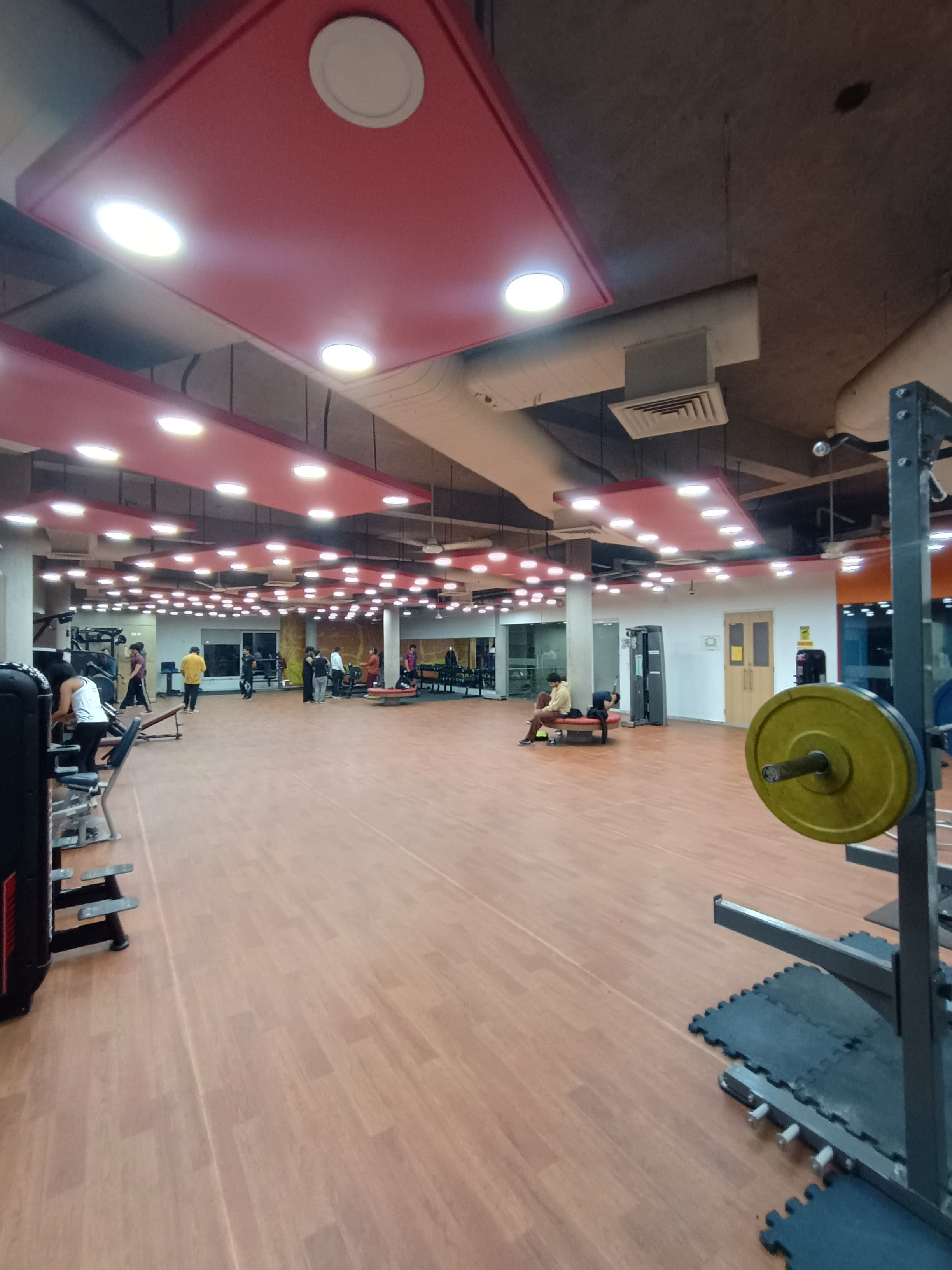 SNU Noida Gym media (2) by 1770959313_1000098218.jpg