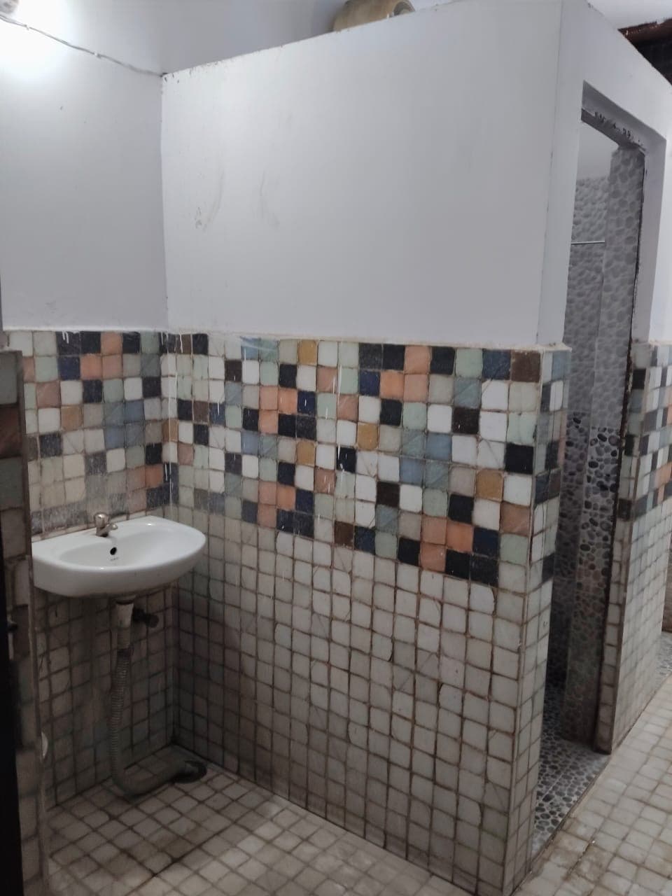 Tahira Institute of Medical Sciences Gorakhpur Hostel Washroom media (2) by 1774706820_ec3a0396-012c-45a3-981d-e9feca8f0de6.jpeg