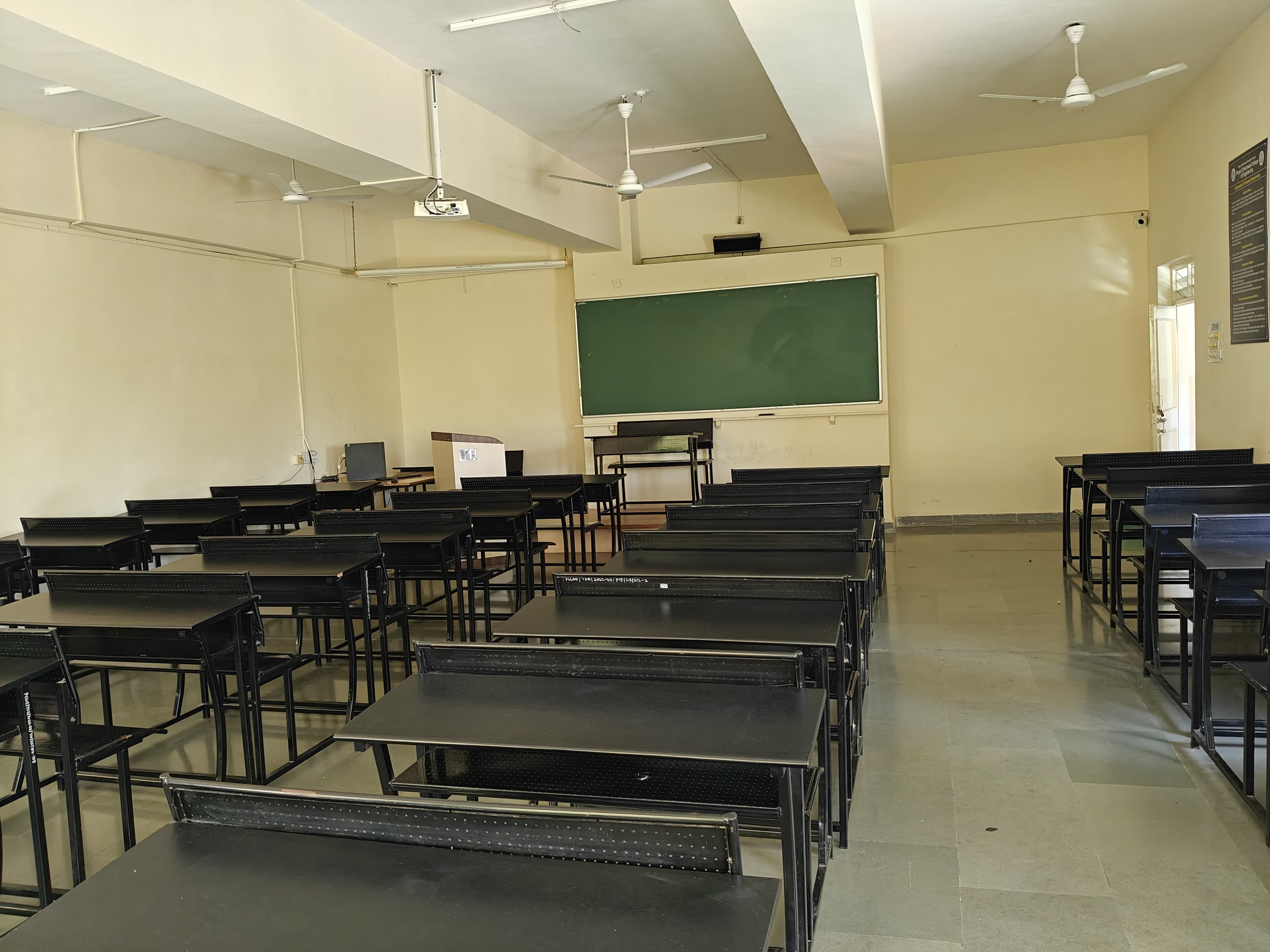 PCCOE Classroom media (14) by 1780116043_classroom1.jpg