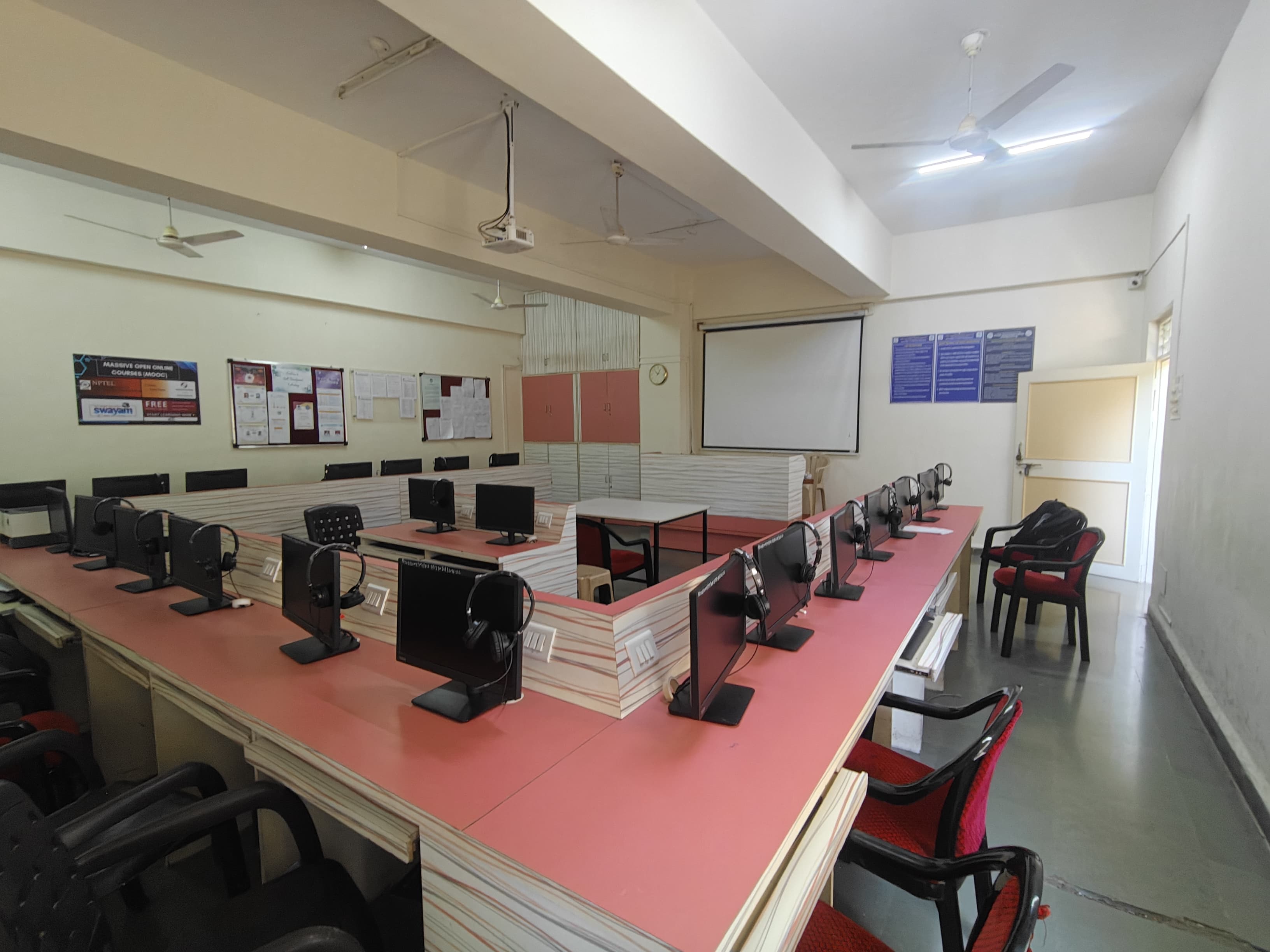 PCCOE Campus Labs media (15) by 1780116079_lab1.jpg
