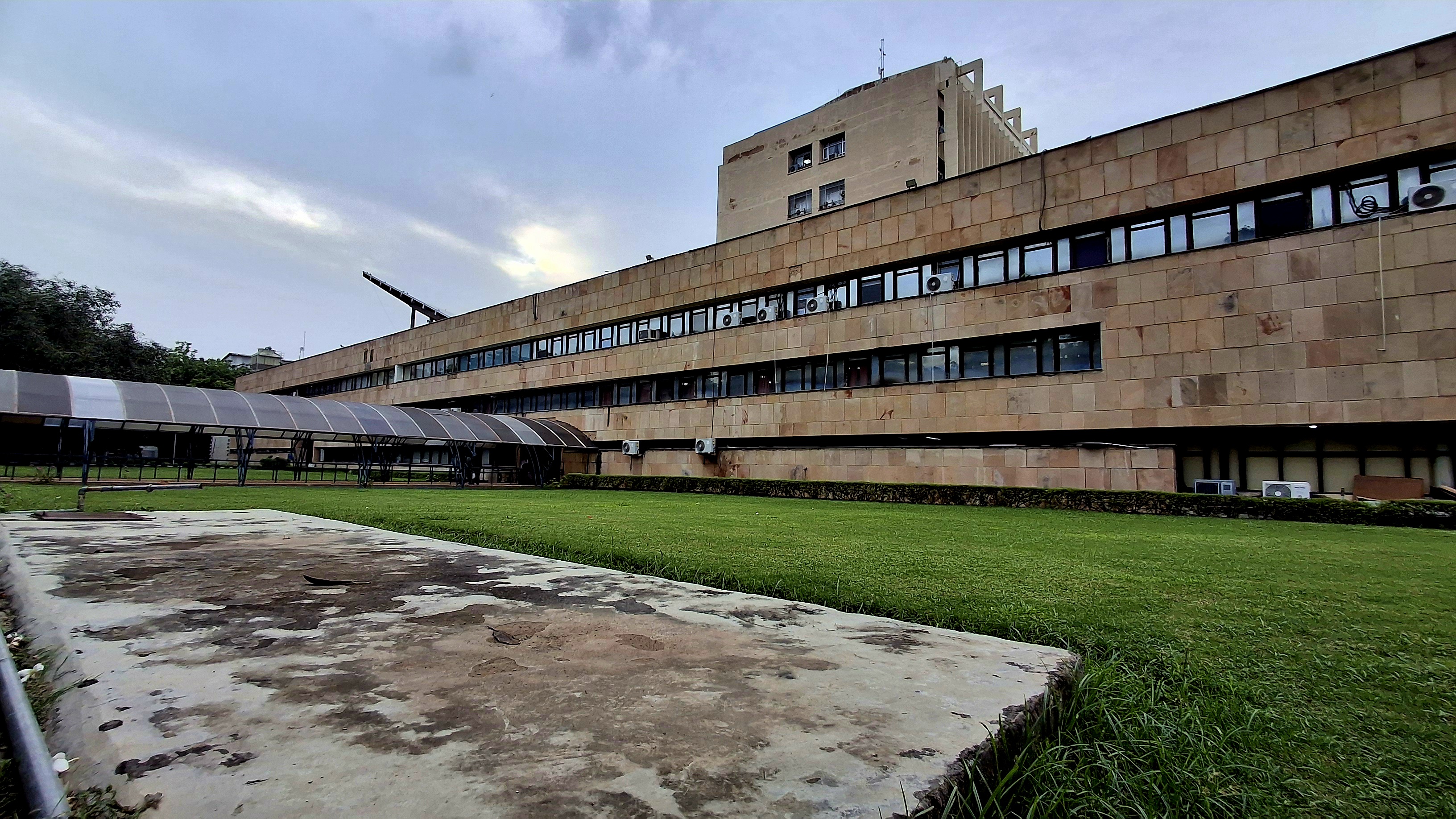 IIT Delhi Academic Block/ Main Building media (12) by 1780666465_29ac653c-035b-4dd6-a6ba-5f969819bad7-1_all_5880.jpg