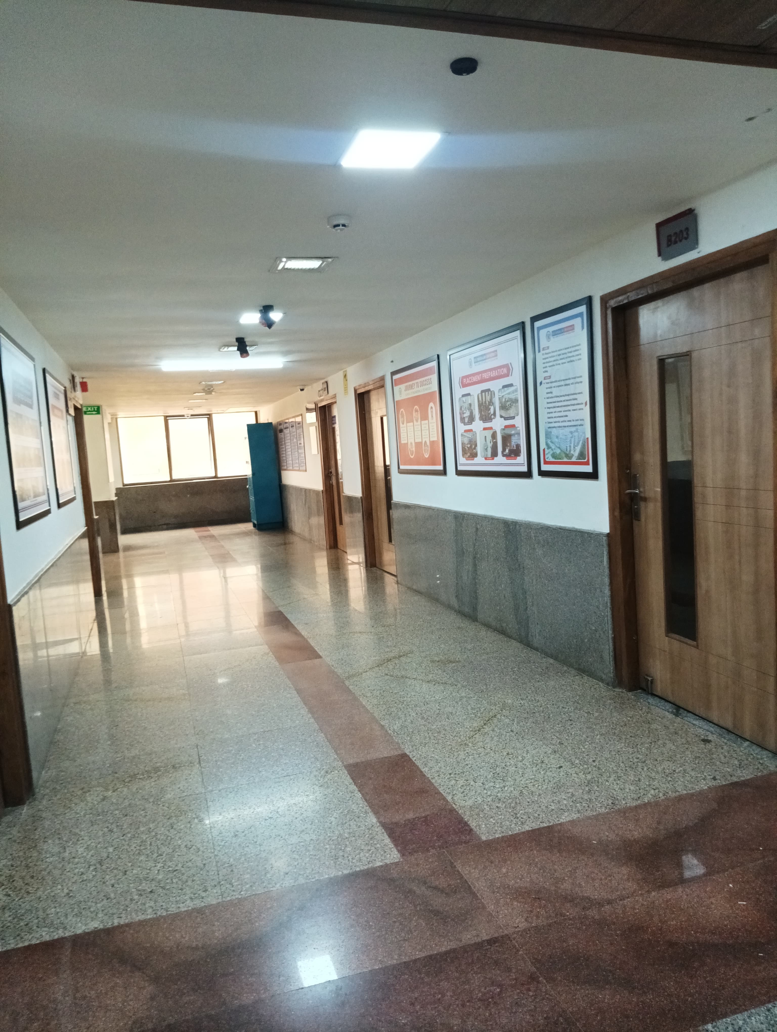 K.R. Mangalam University Gurugram Campus Corridors media (10) by 1781284490_79d12e54-4046-40e1-86f0-9d6952efde7a-1_all_2960.jpg