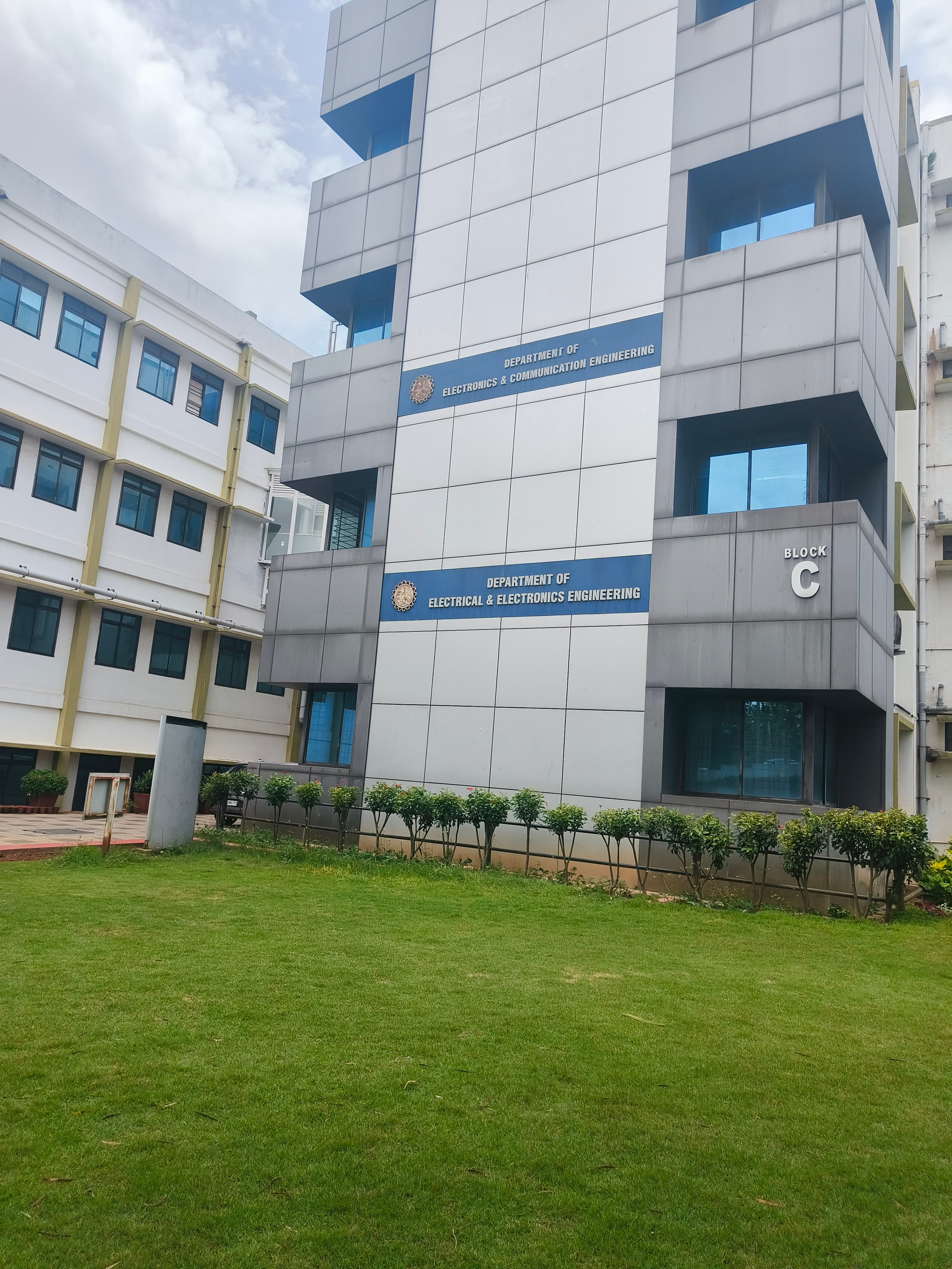 VVCE Mysore Academic Block/ Main Building media (4) by 1783420519_1000040481.jpg