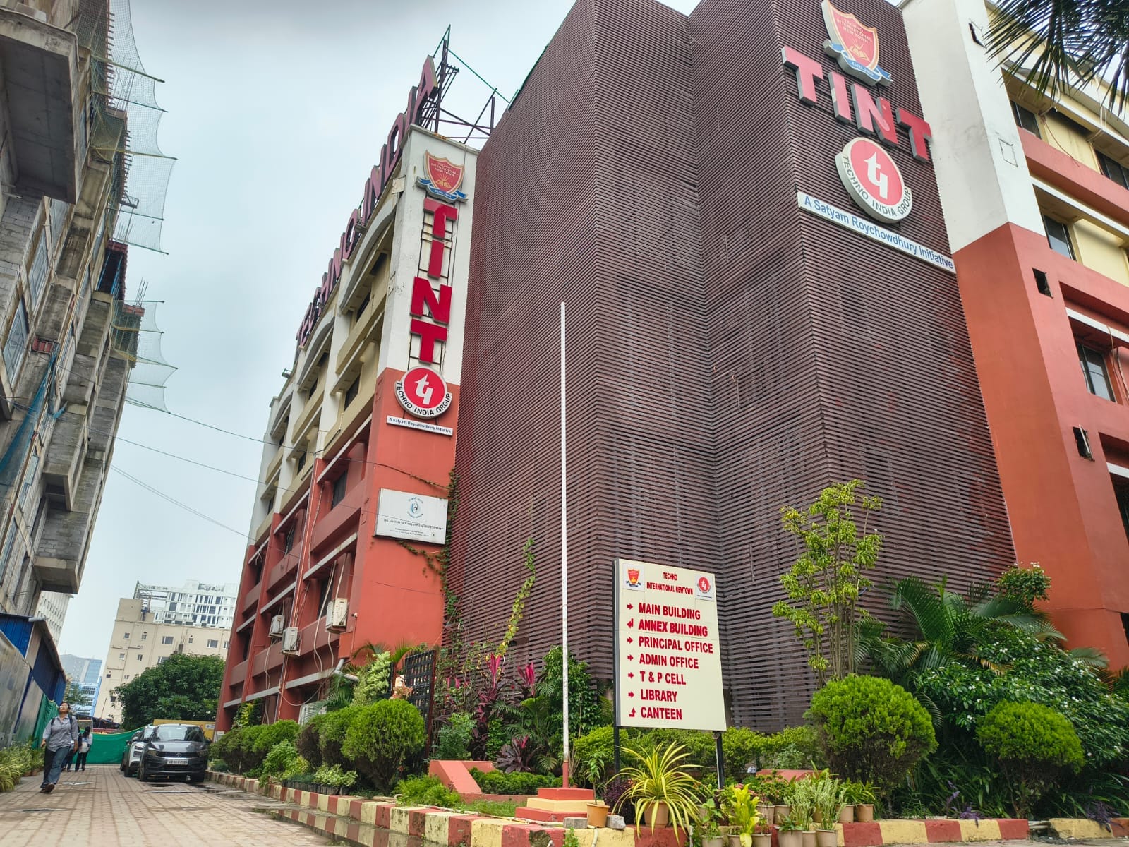 Techno International New Town Kolkata Academic Block/ Main Building media (13) by 1785261101_1000080310.jpg