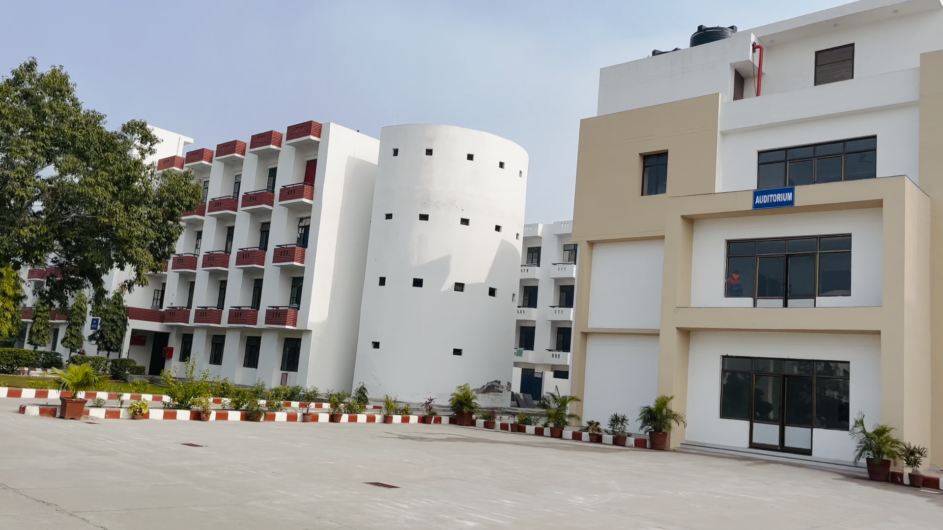 KIT Kanpur Auditorium media (2) by 1790237485_collage(3).png