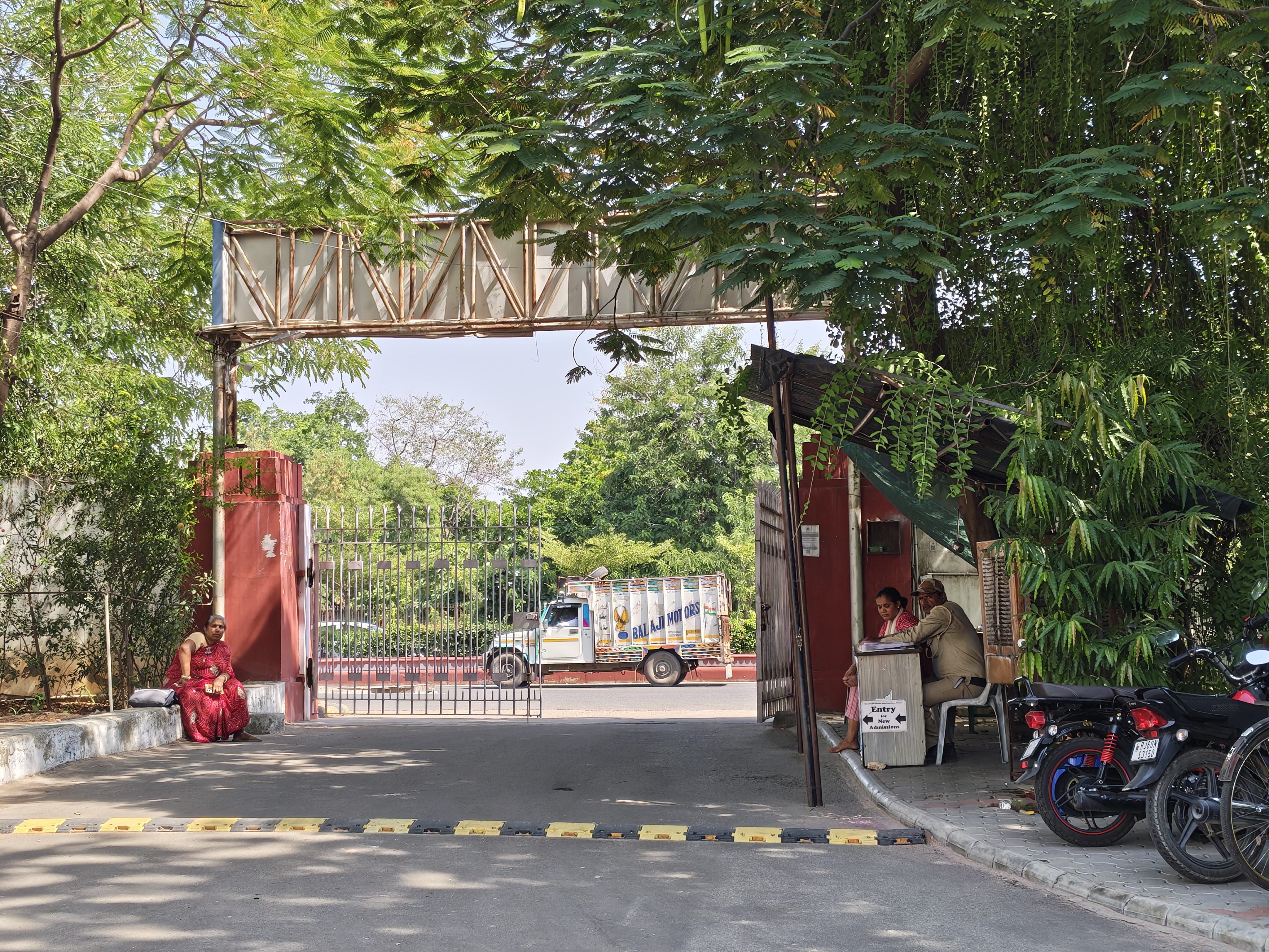 Kanoria PG Mahila Mahavidyalaya Jaipur Main Entrance View media (14) by 1791385959_107994.jpg