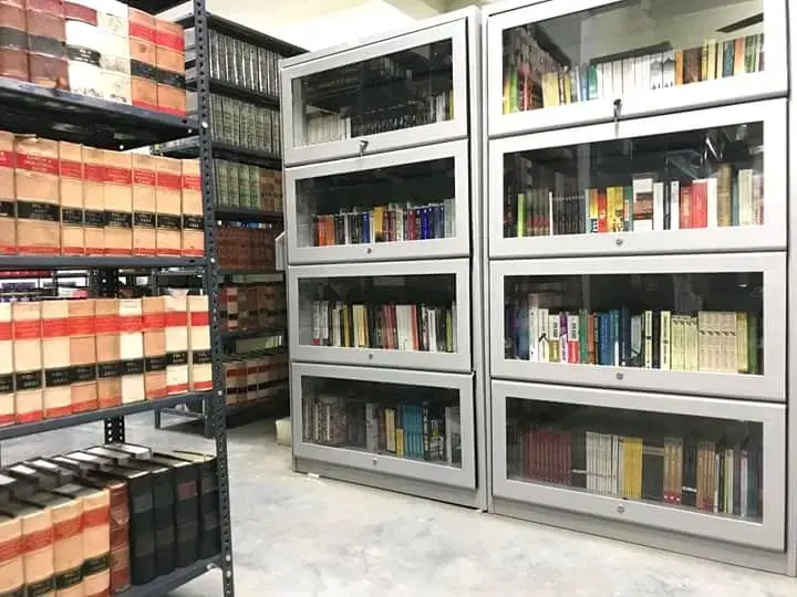 MNLU NAGPUR LIBRARY 