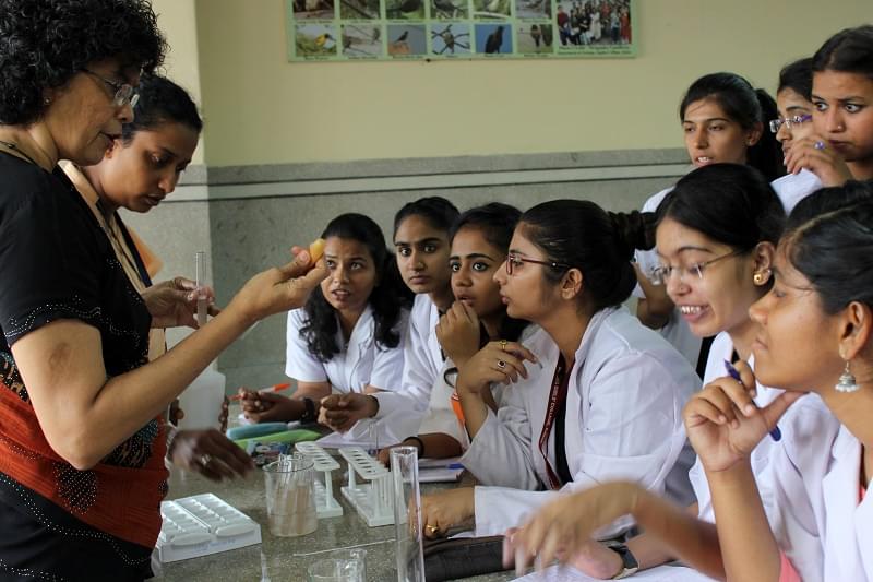 Sophia GIrls College Laboratory