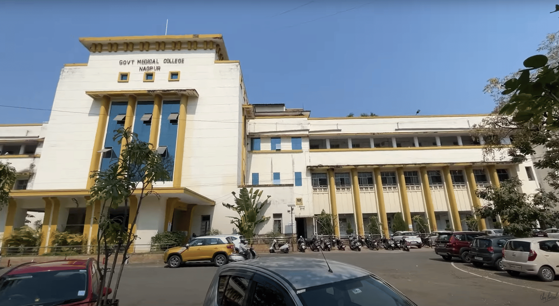 Front View of GMC Nagpur Campus