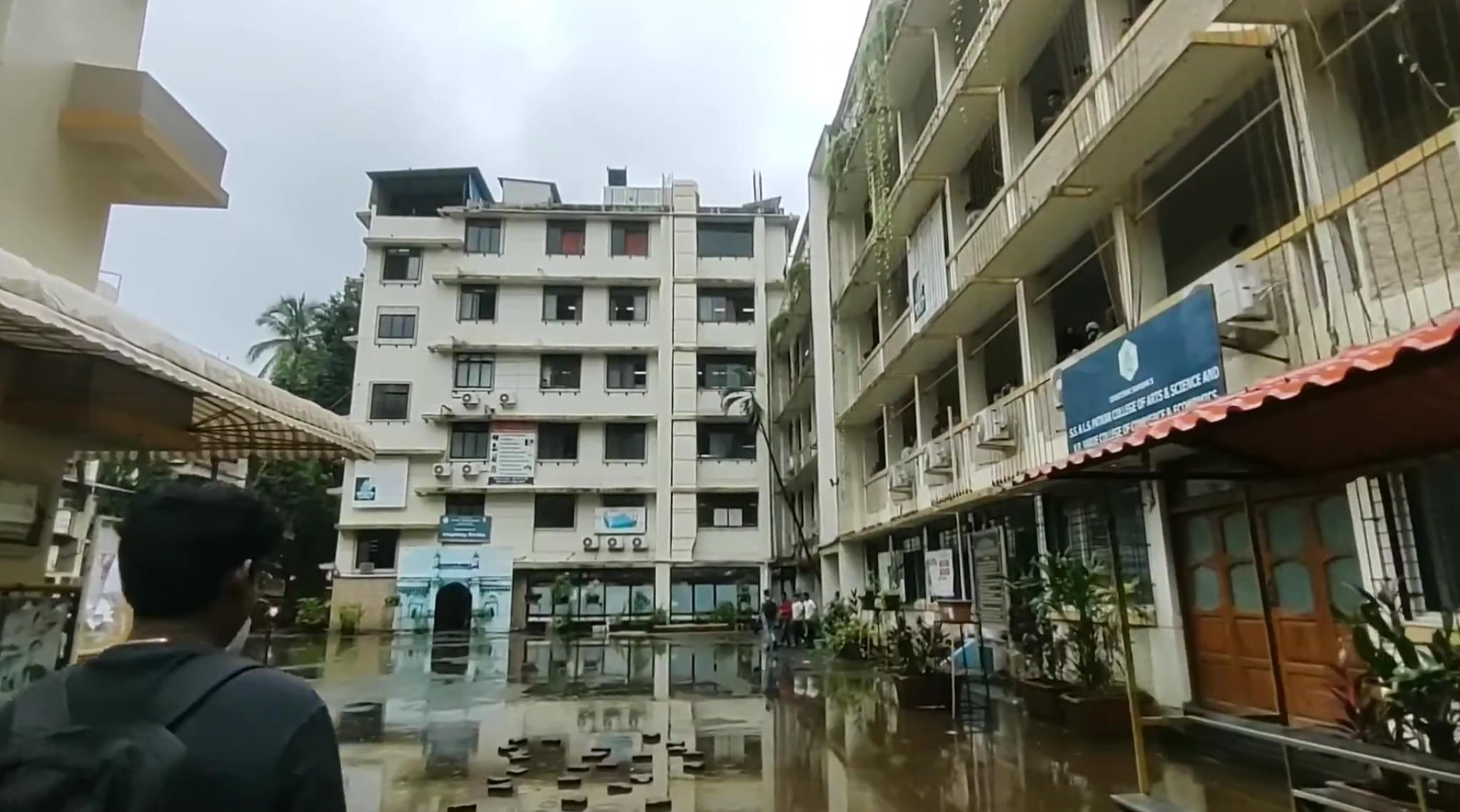 Academic block of Patkar Varde College