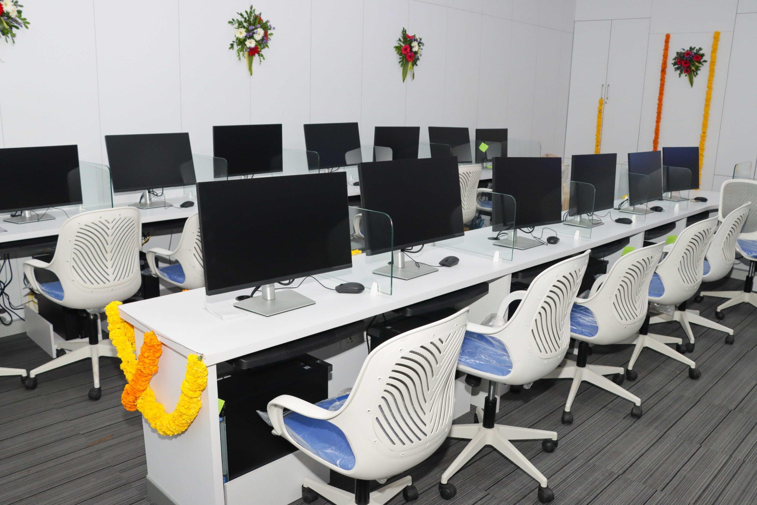 SRM Amaravathi Computer LAb