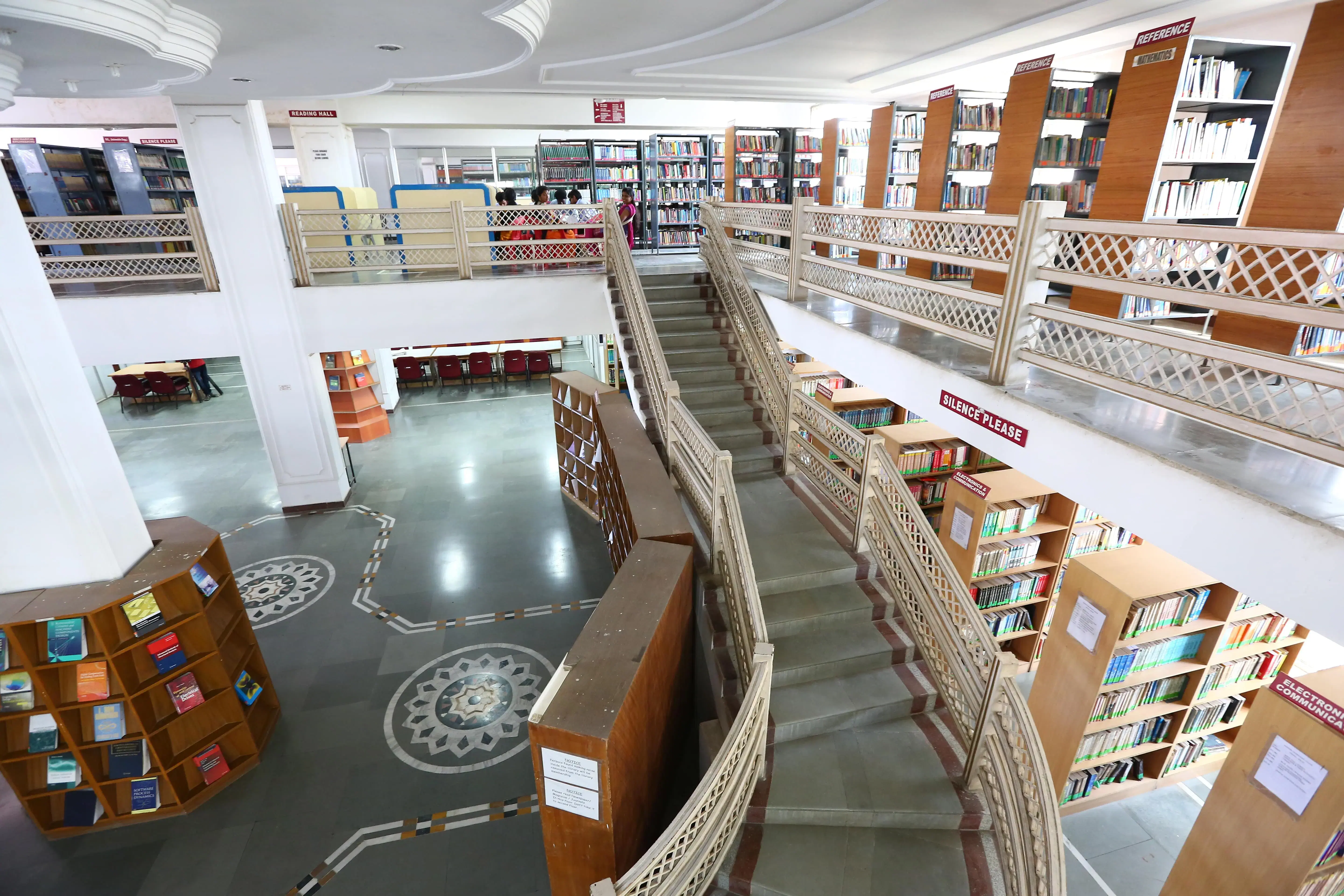 Easwari Engineering College Library