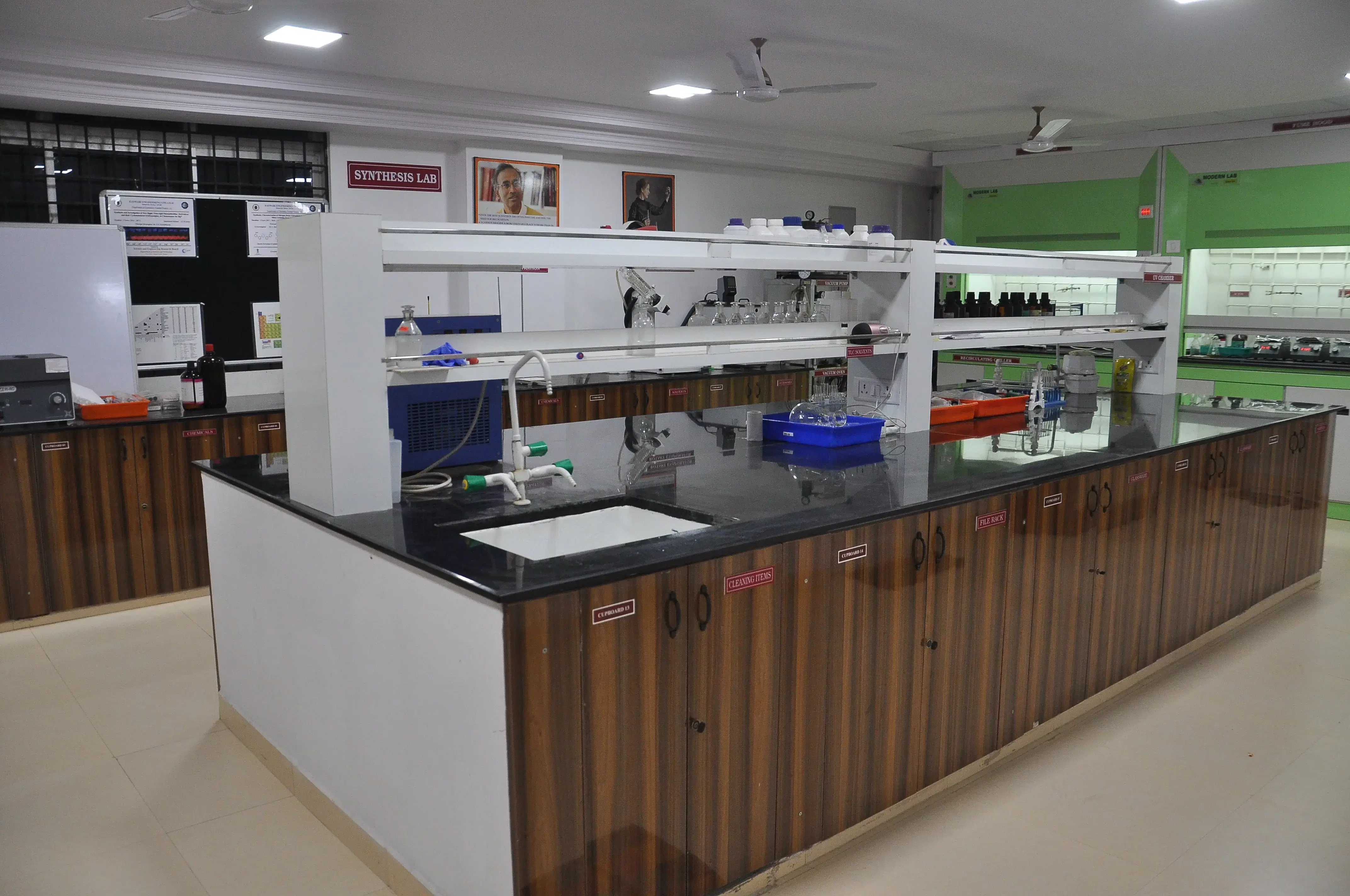 Easwari Engineering College Laboratory