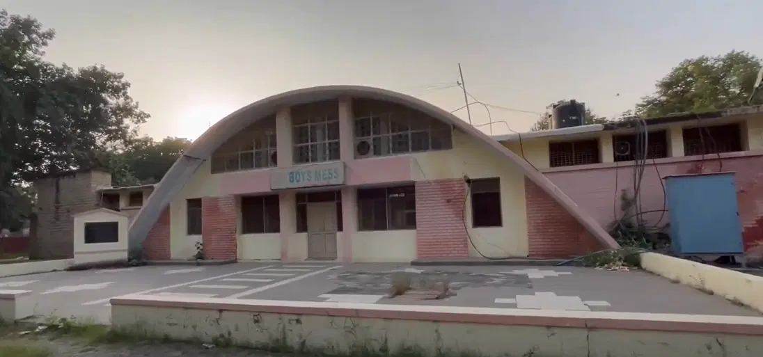 LNIPE Gwalior Boys Mess