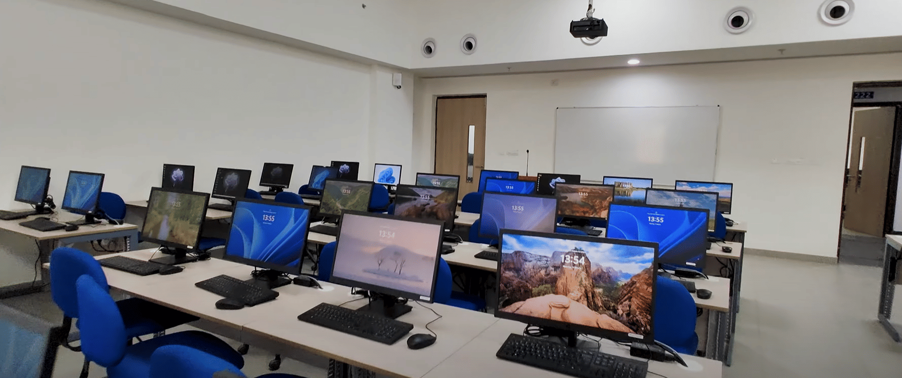 Amity Ranchi Computer Labs