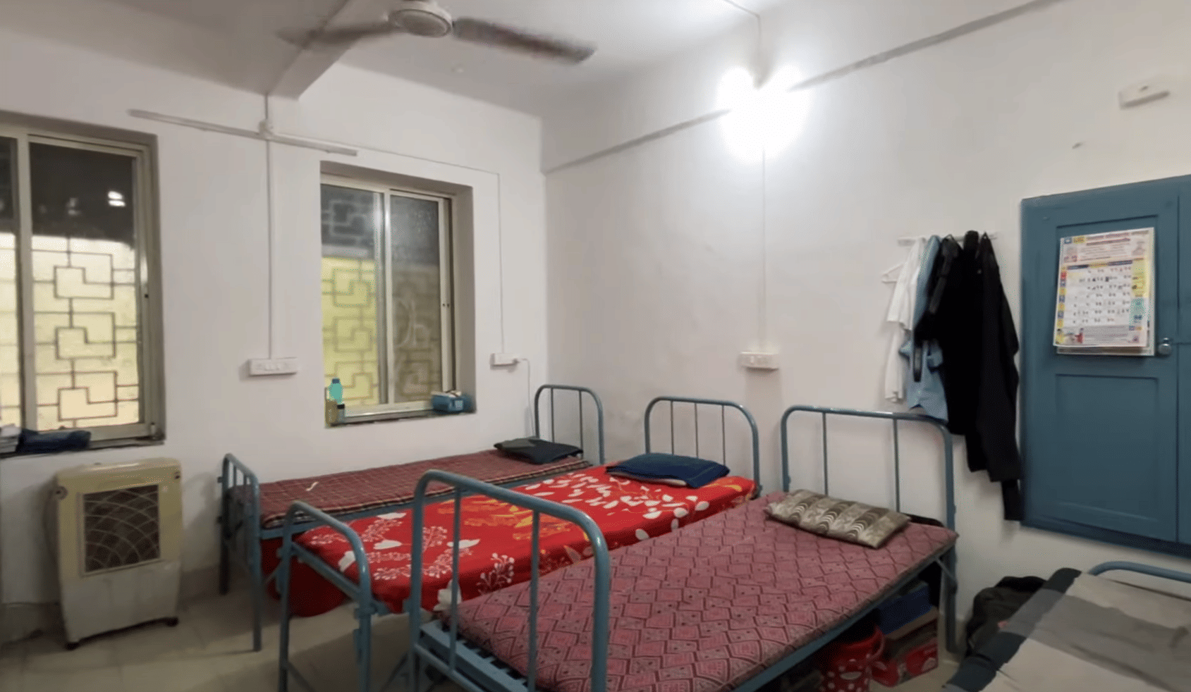 BJMC PUNE BOYS HOSTEL ROOM