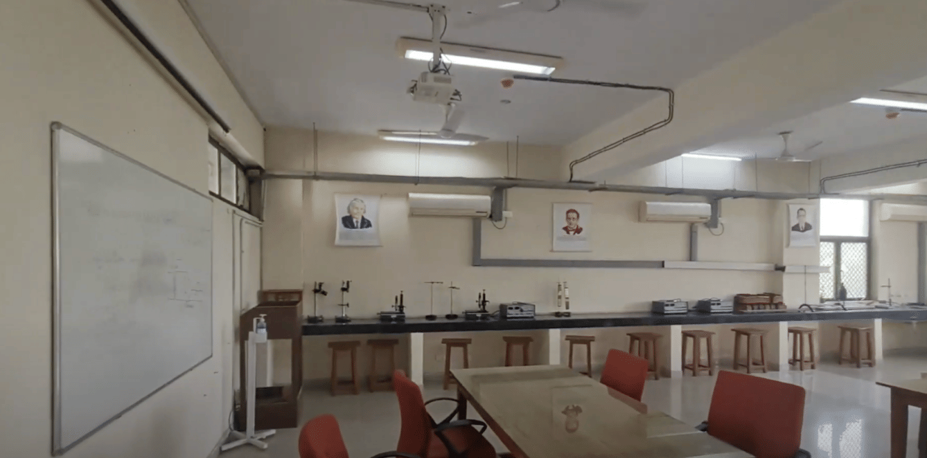 MAC Delhi University Physics Lab