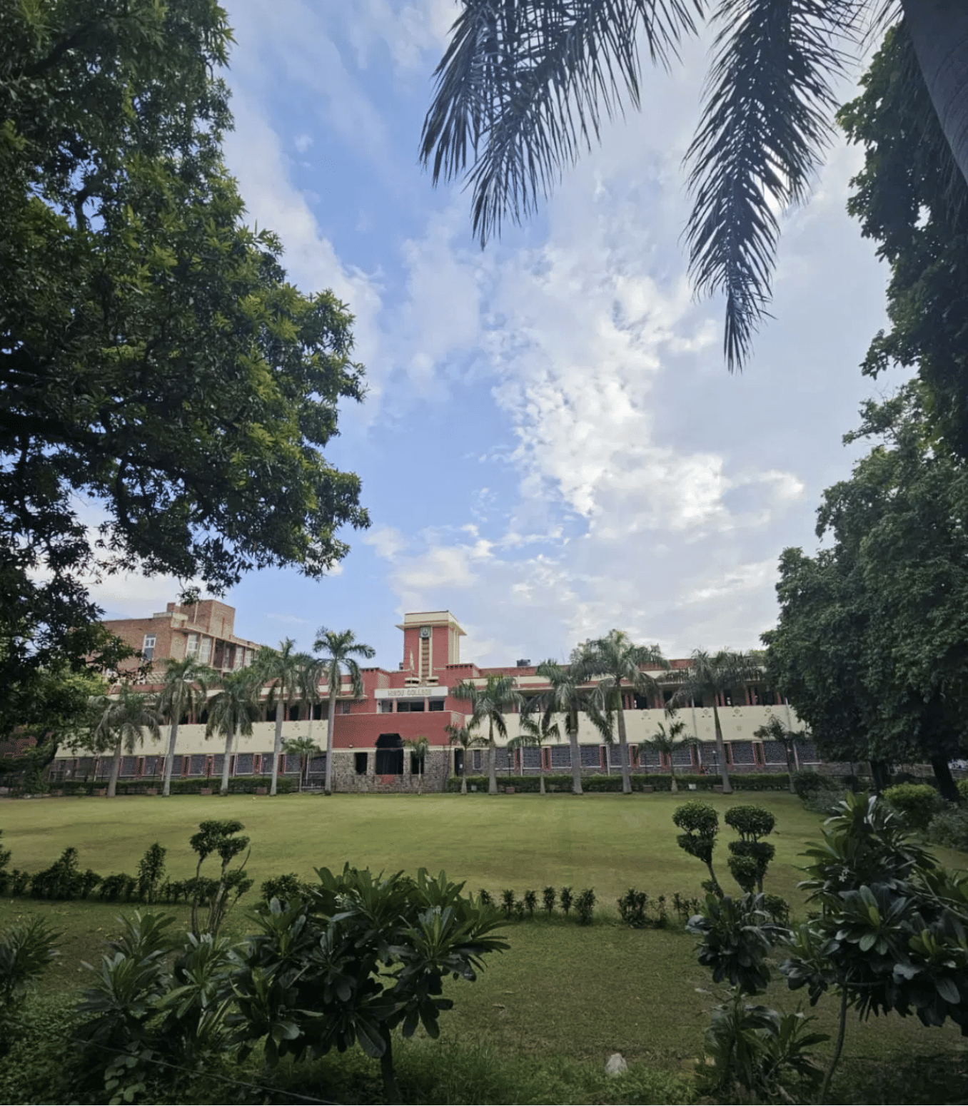 Hindu College Campus