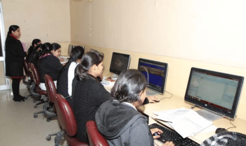 GCG LUDHIANA  COMPUTER LAB
