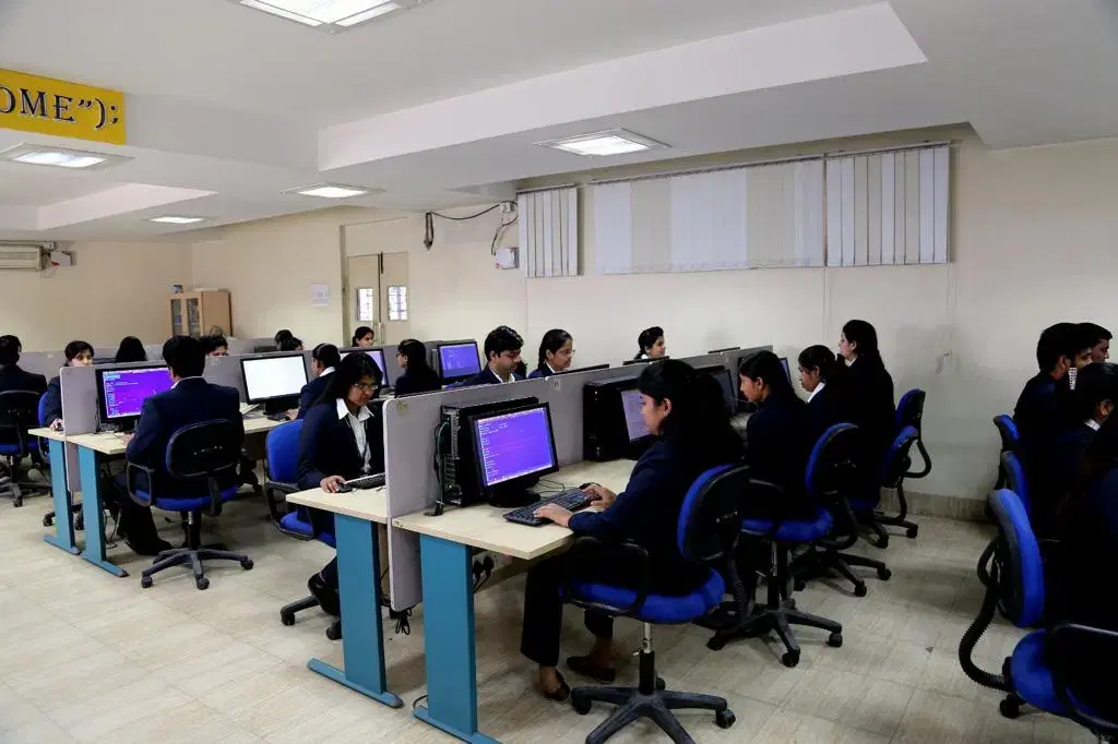 Surana College Computer Lab