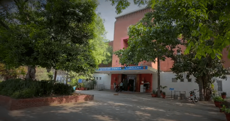 Central library of Faculty of Law Delhi University