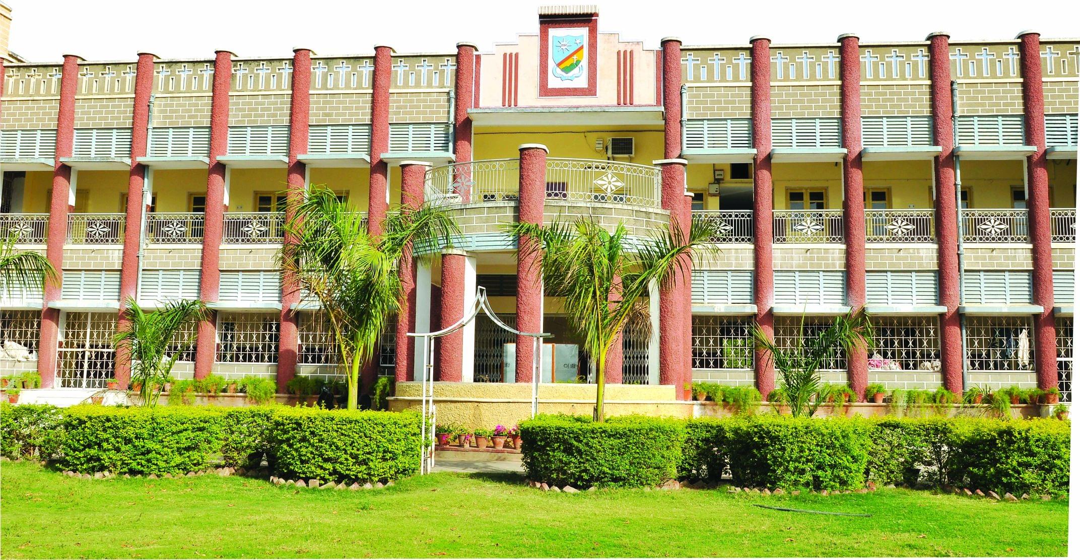 Sophia GIrls College Entrance View