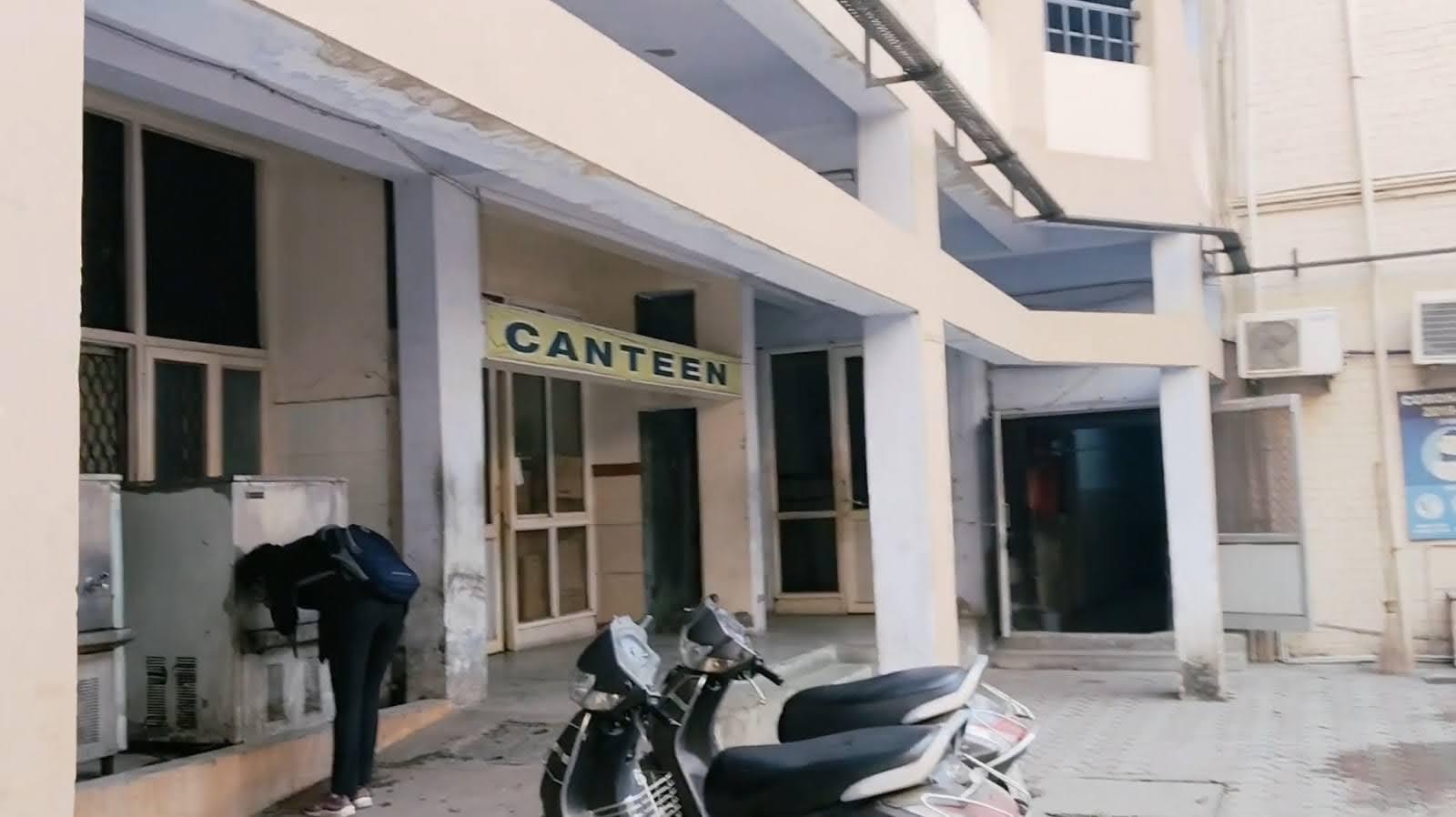 DAV College for Girls Canteen