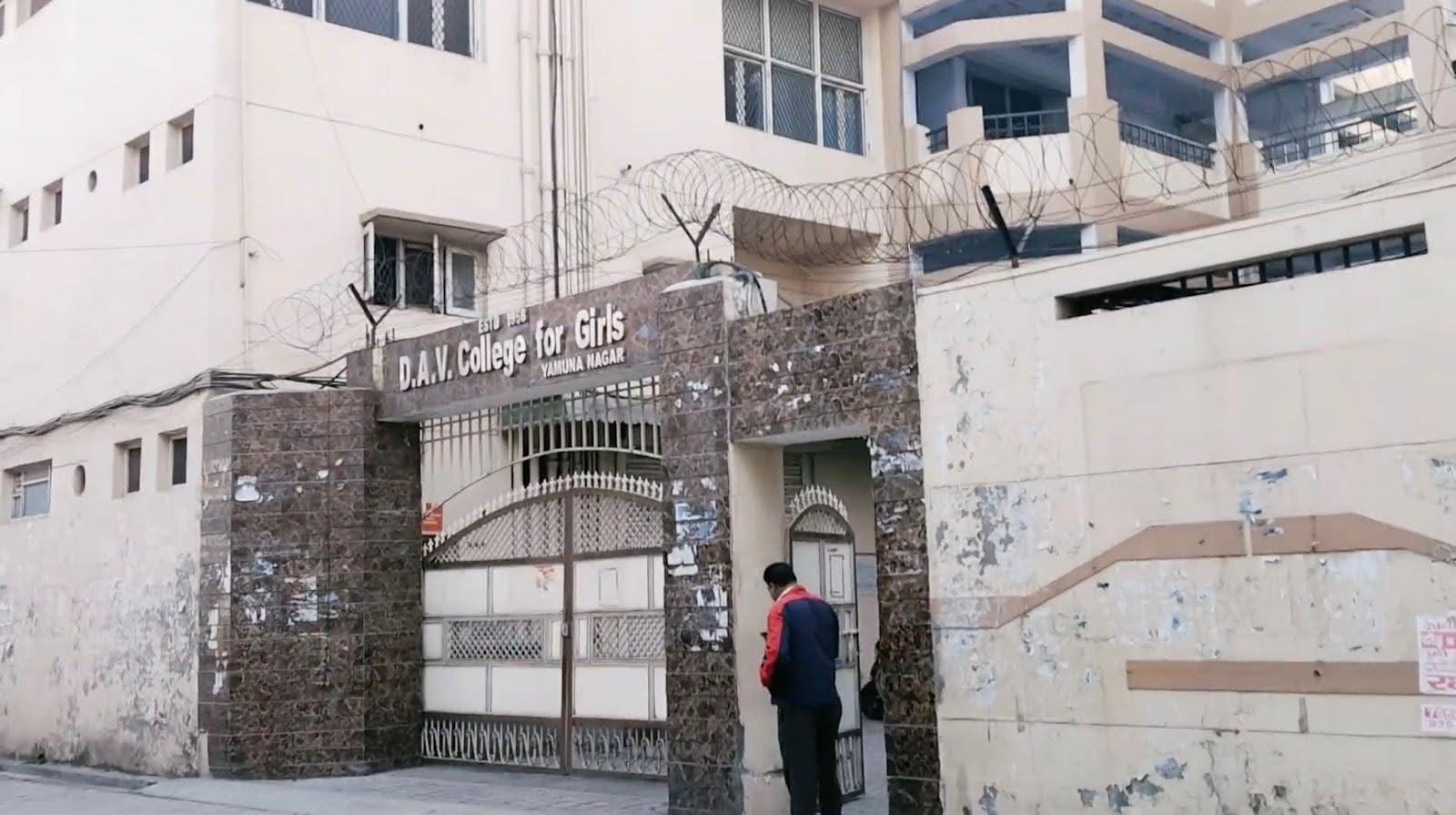 DAV College for Girls Main Gate