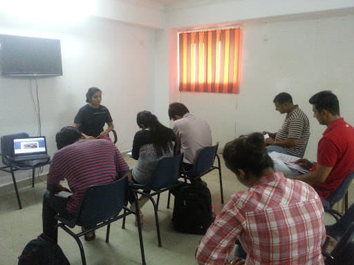 Adviks English Academy Classroom photo 1