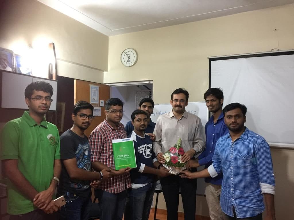 Expert Websoft Nadkarni sir  with Students photo 1