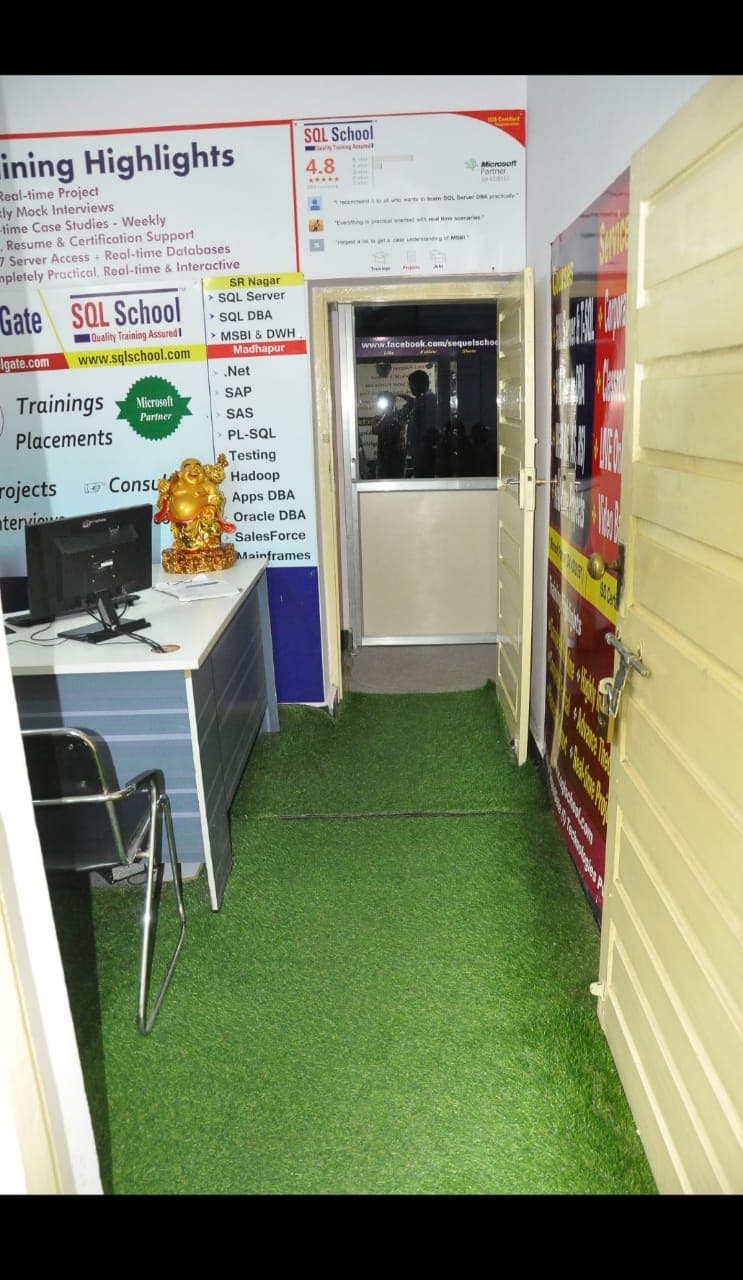 SQL School Training Institute Institute photo 6