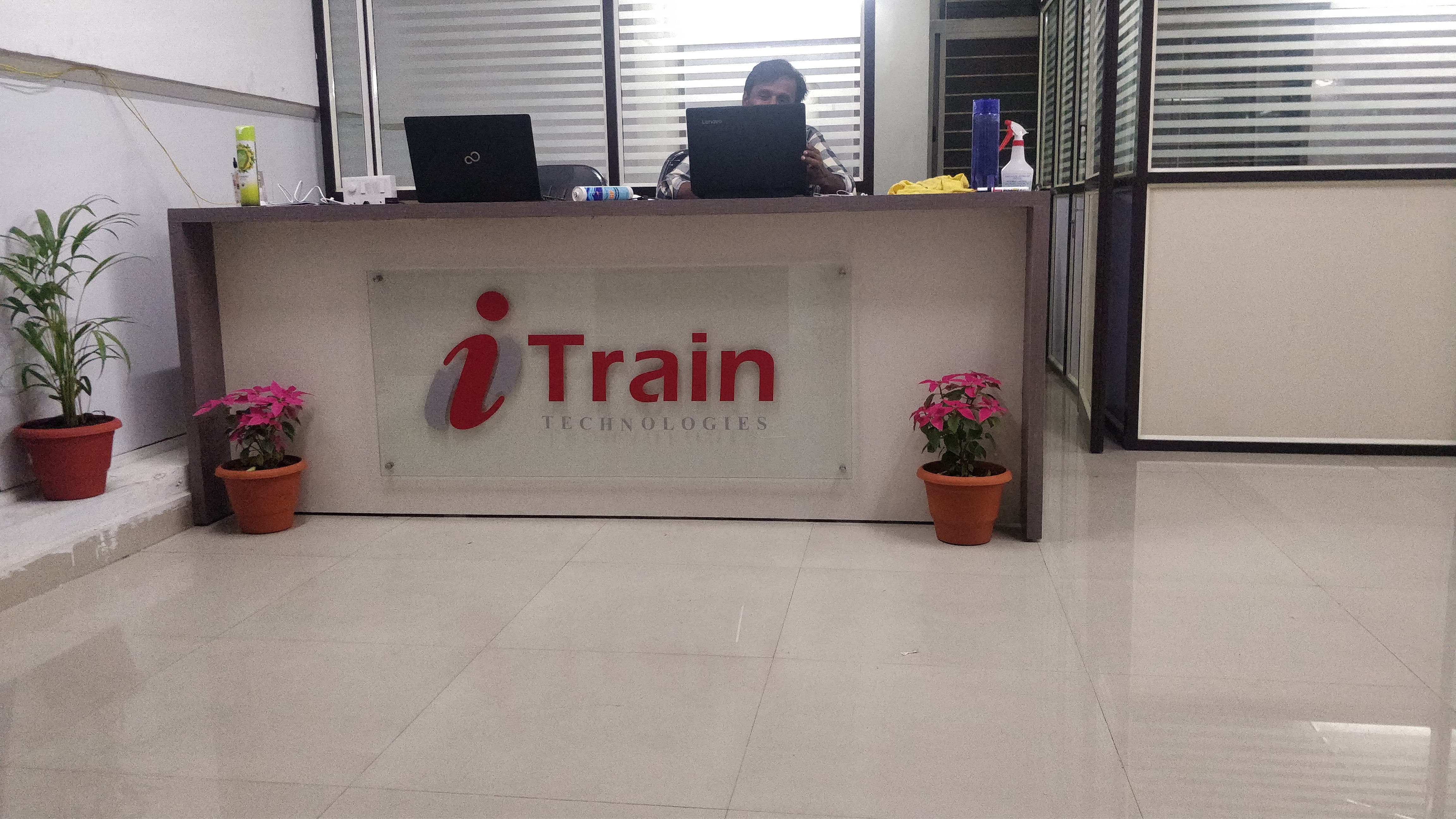 itrain Pictures photo 1