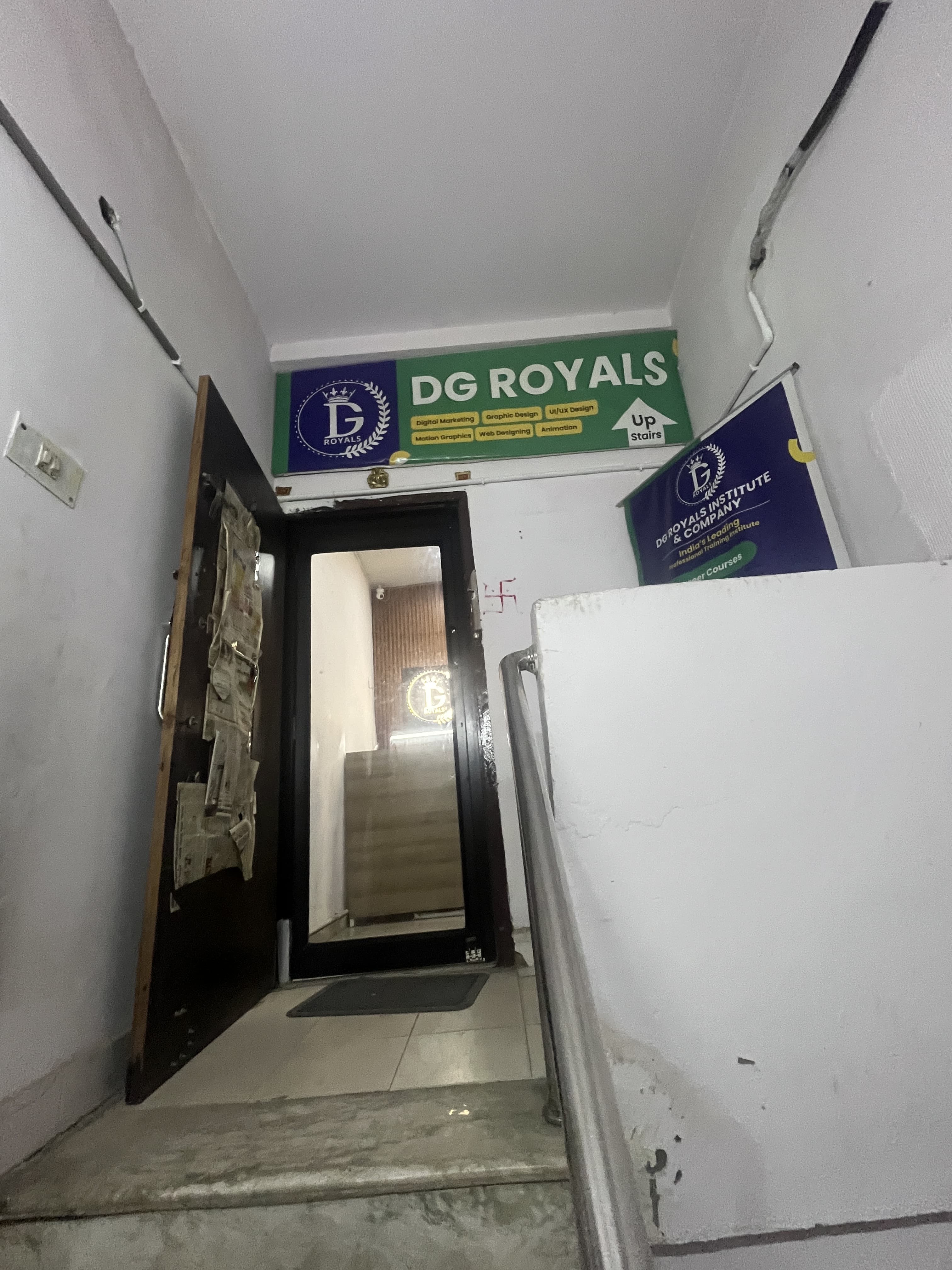 DG Royals DG Royals photo 6