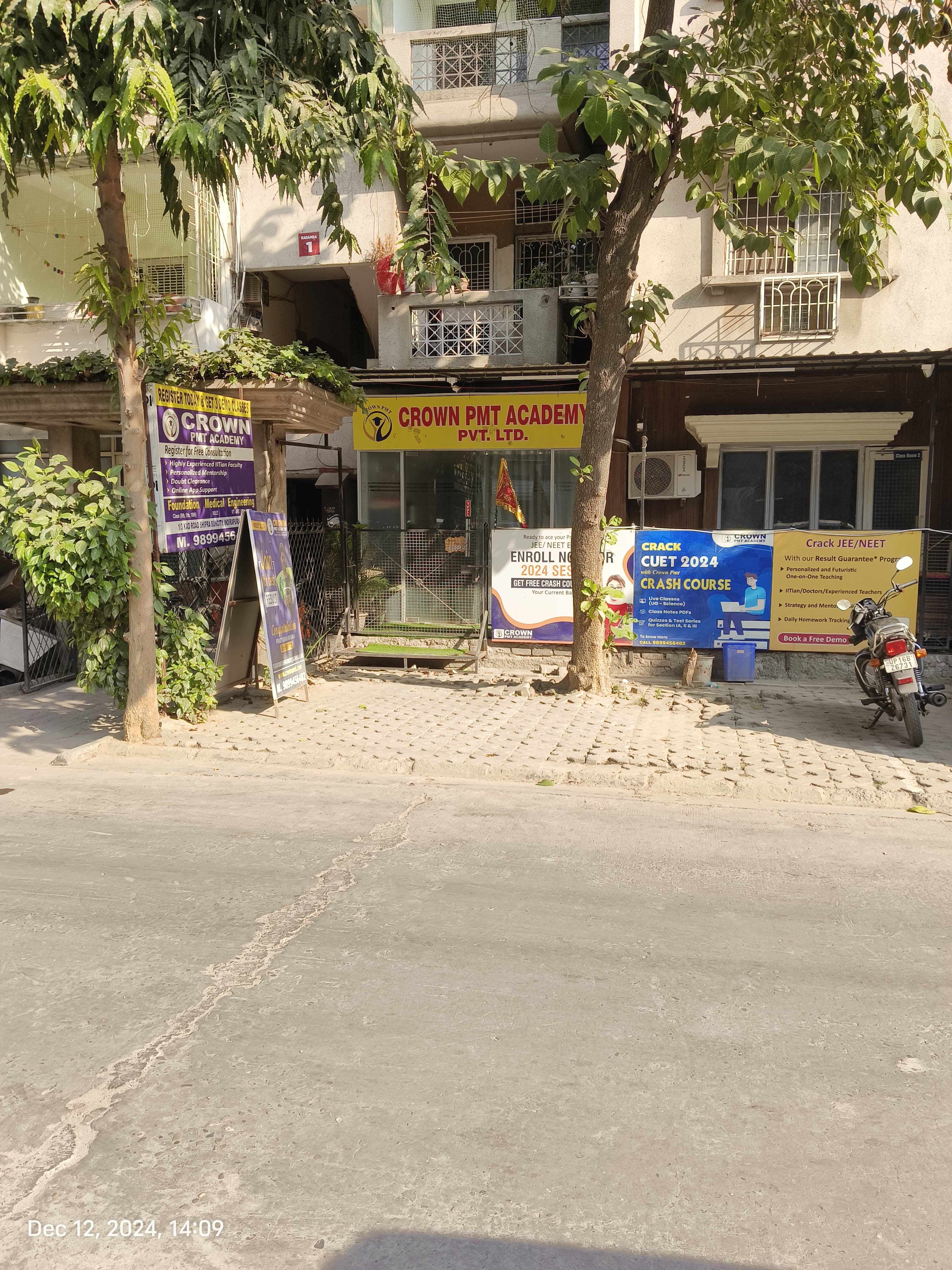 Crown PMT Crown PMT - Front View photo 2