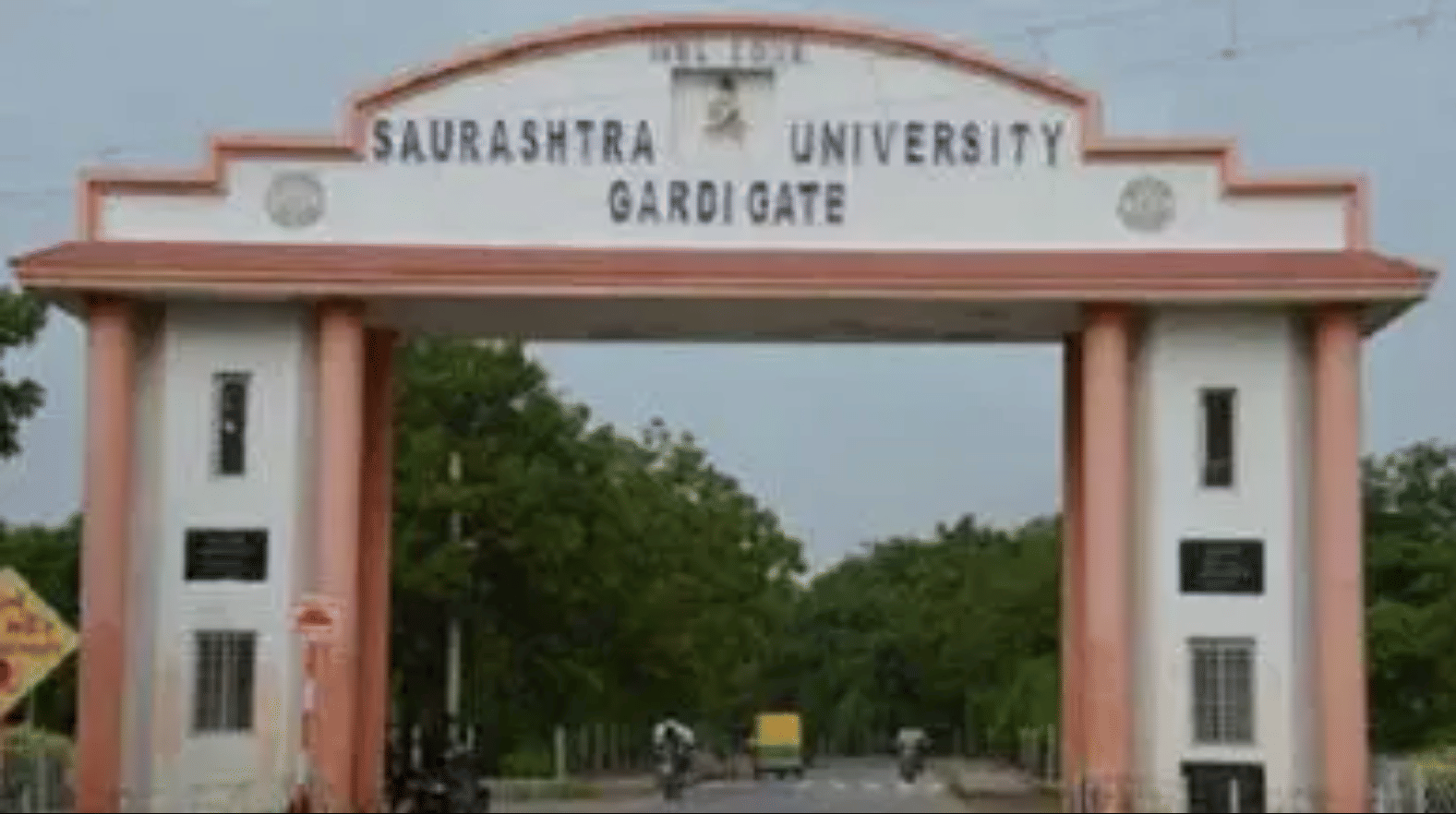 saurashtra University main entrance
