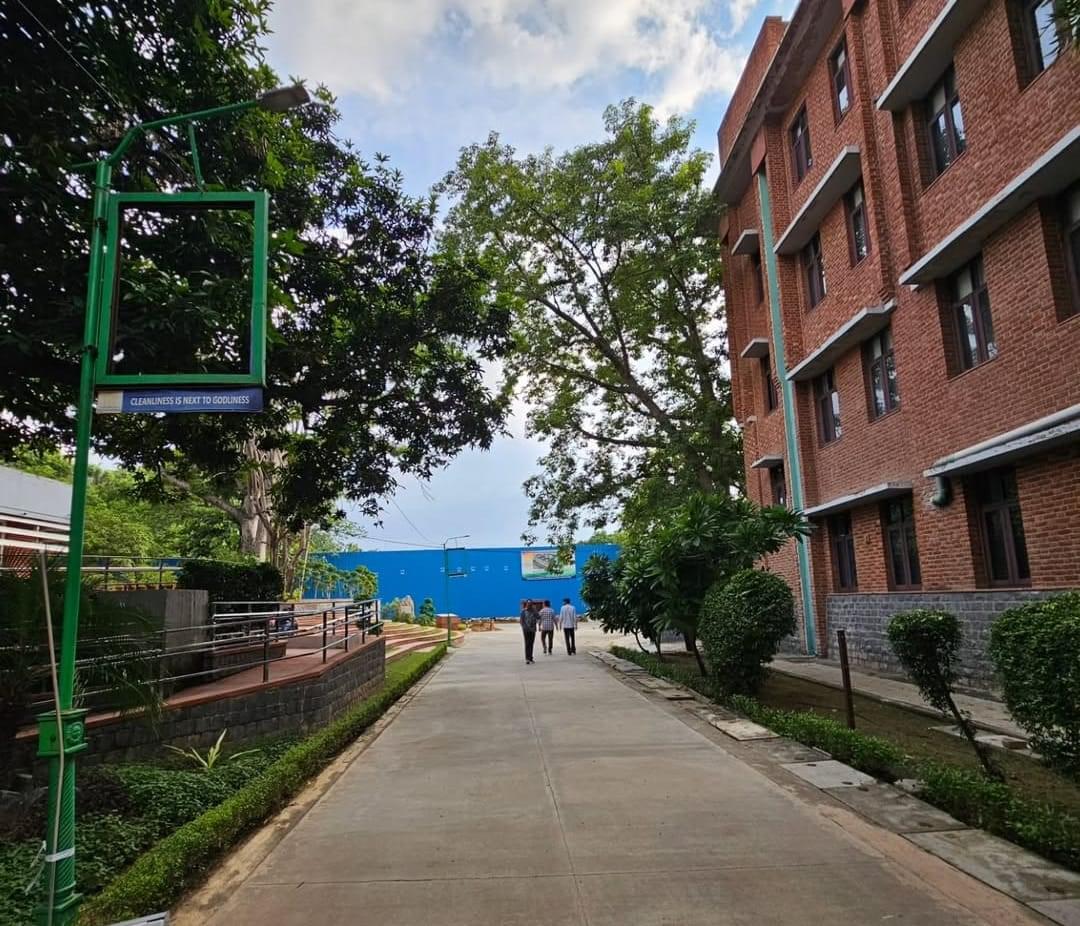 Hindu College Infrastructure & Academic Building photo (14) by Hiralal Rulaniya