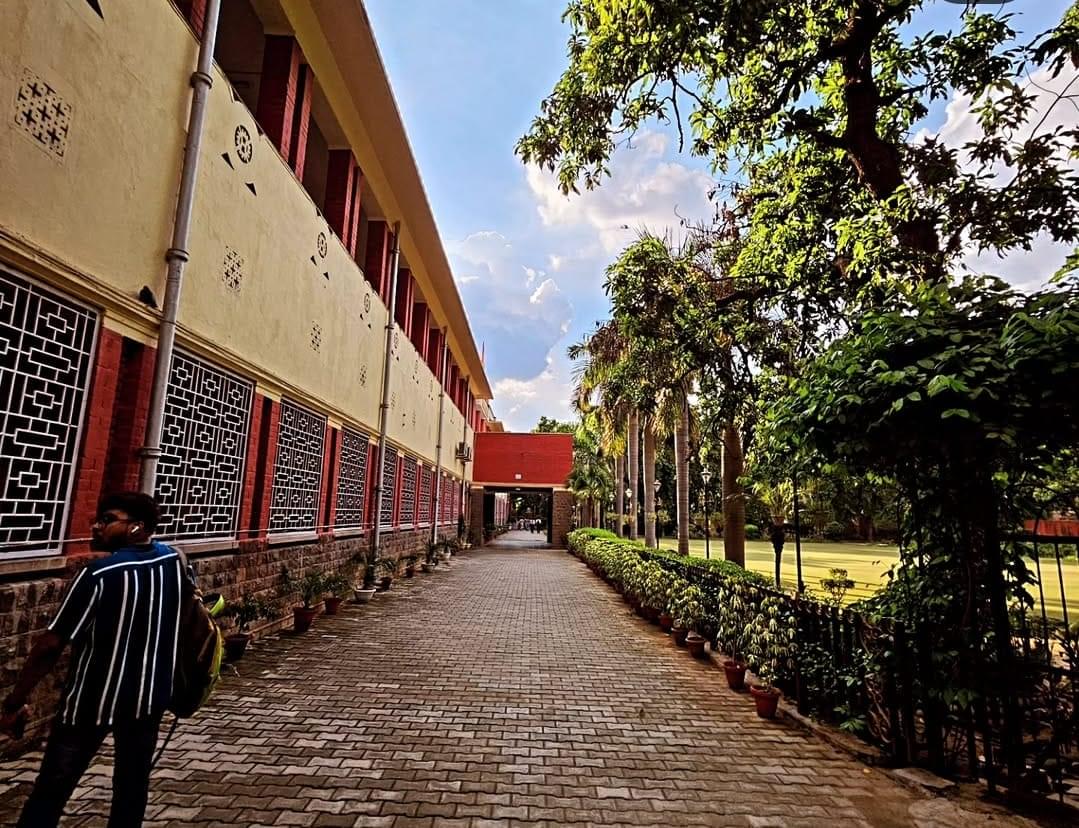 Hindu College Infrastructure & Academic Building photo (13) by Hiralal Rulaniya