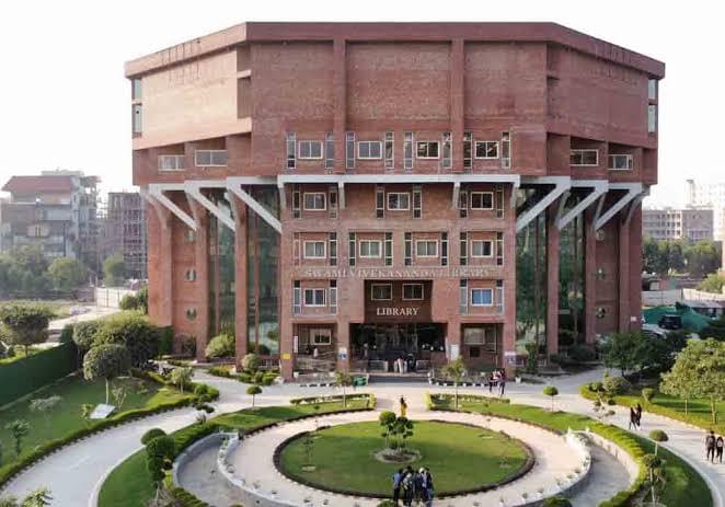 Sharda University Campus photo 2