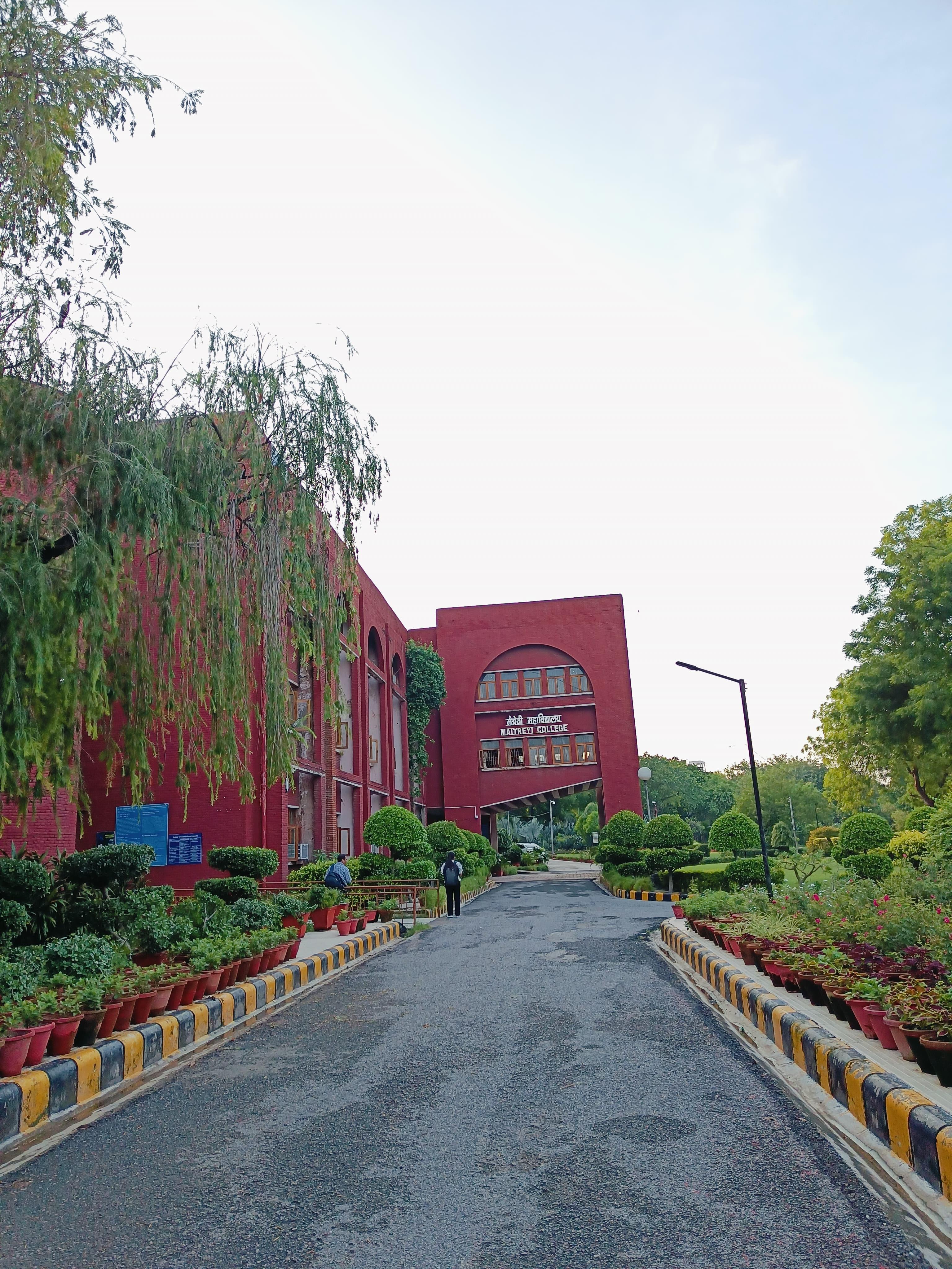 Maitreyi College Infrastructure & Academic Building photo (7) by Kanishka Pawar