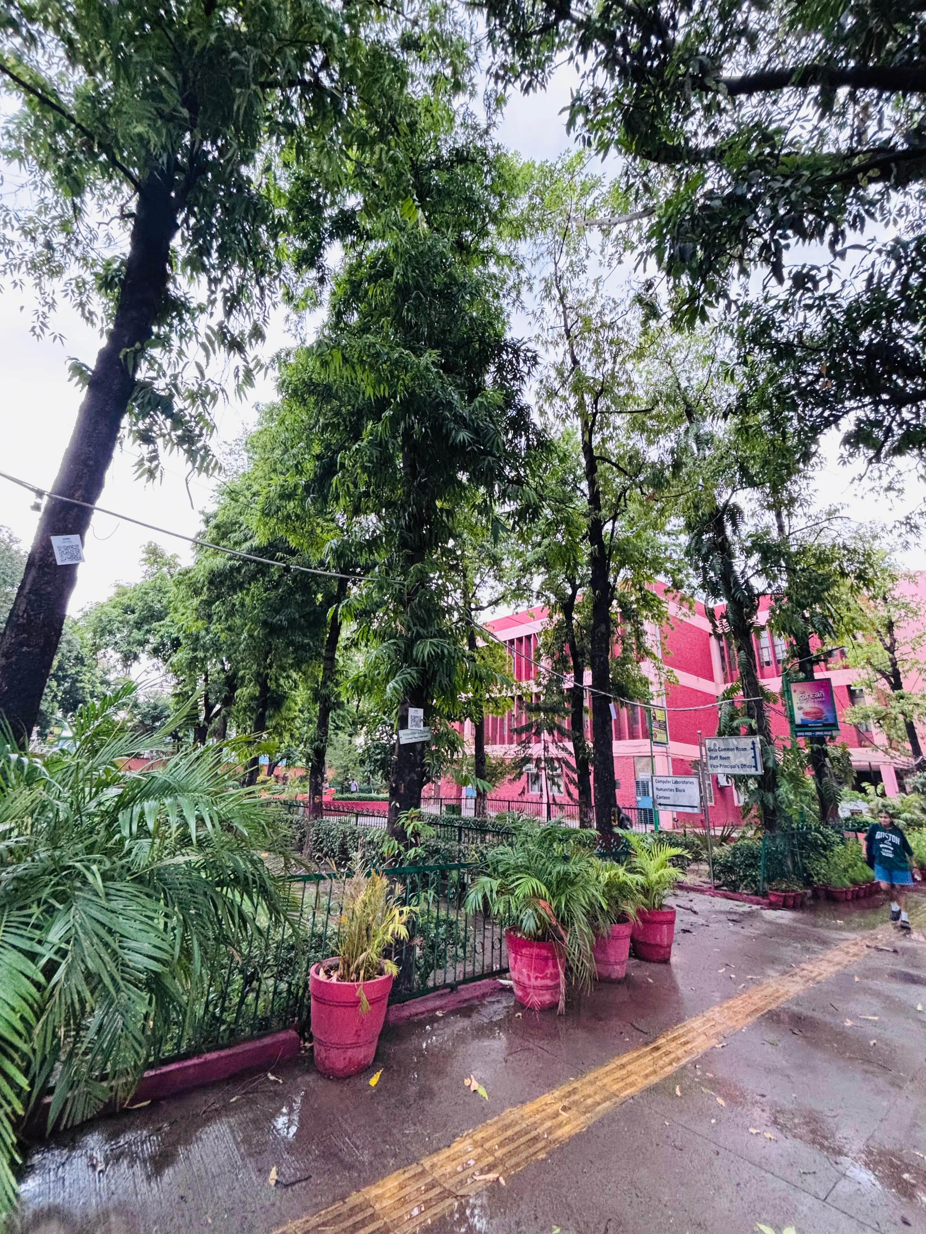 Shivaji College Infrastructure & Academic Building photo (17) by Lavish sharma