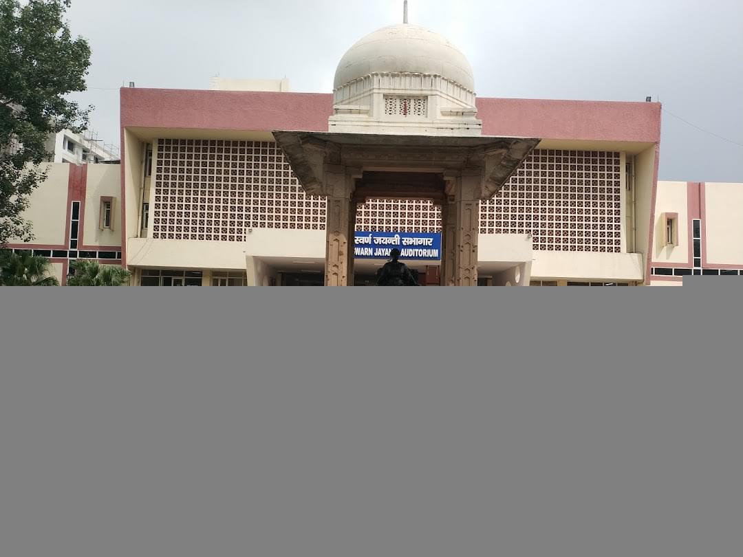 Lady Hardinge Medical College Campus photo (13) by nisha jha