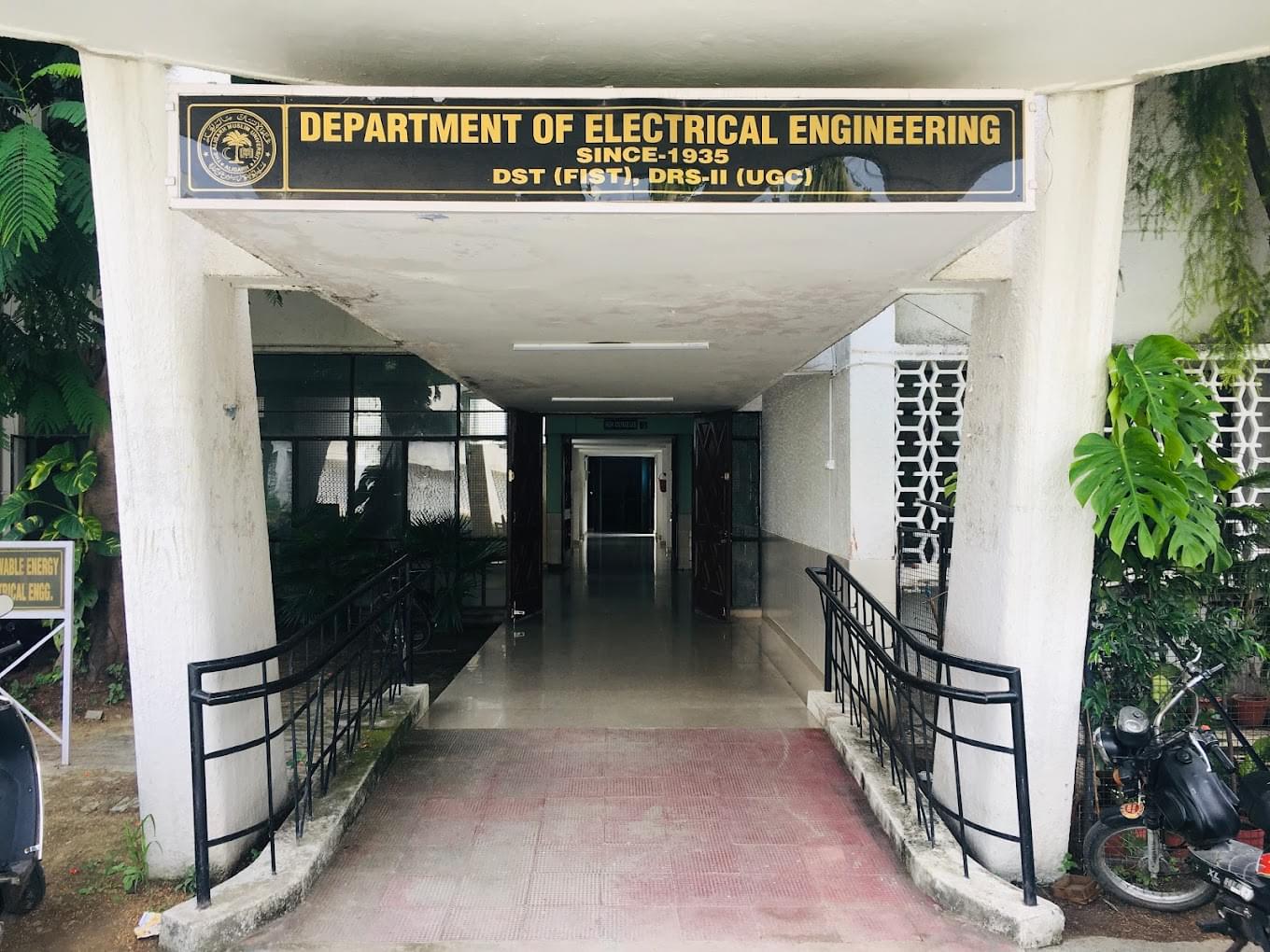 Zakir Hussain College of Engineering and Technology Aligarh Infrastructure & Academic Building photo (3) by Kshitij Maheshwari