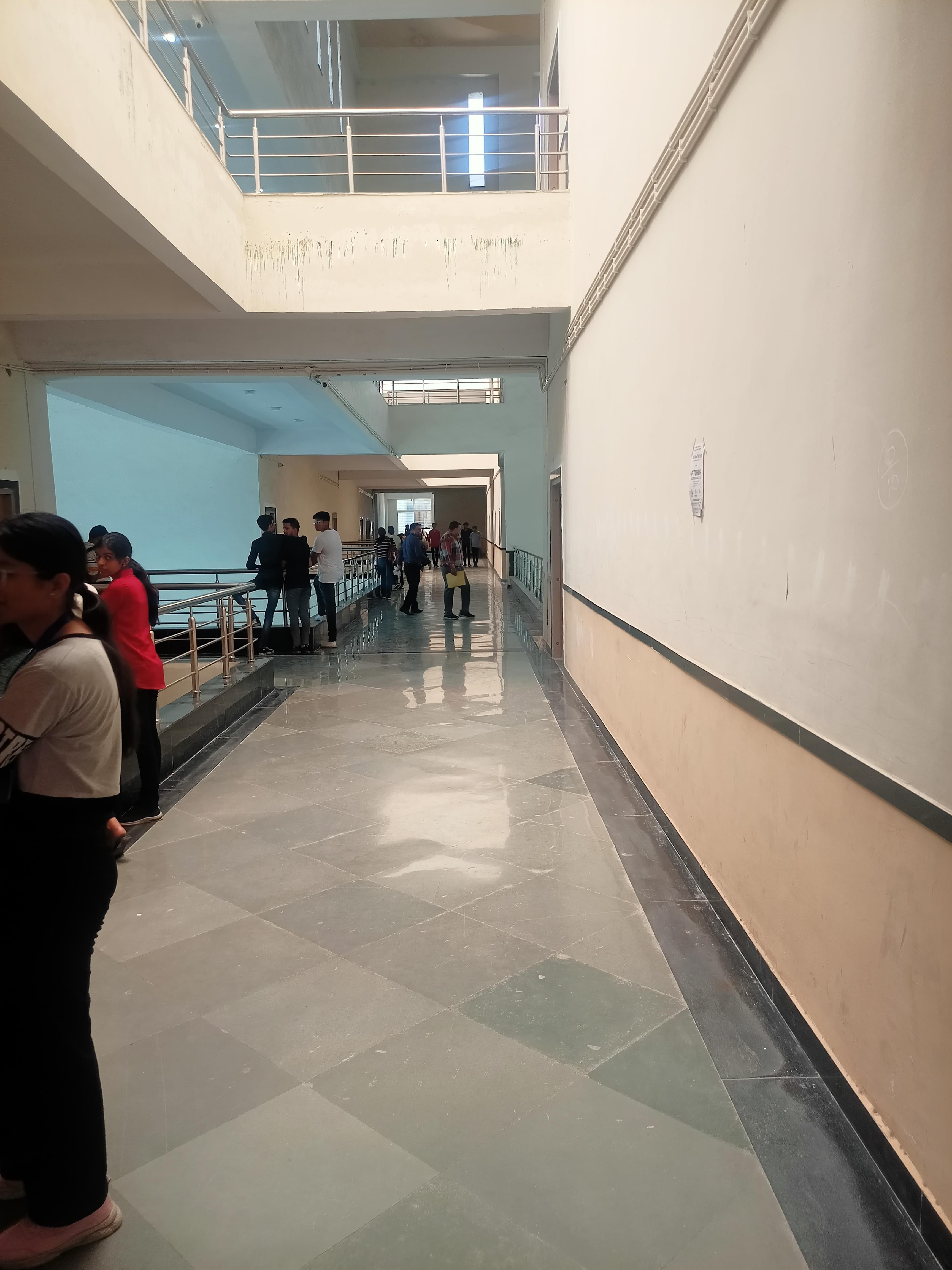 Shri Vaishnav Vidyapeeth Vishwavidyalaya Campus photo 7