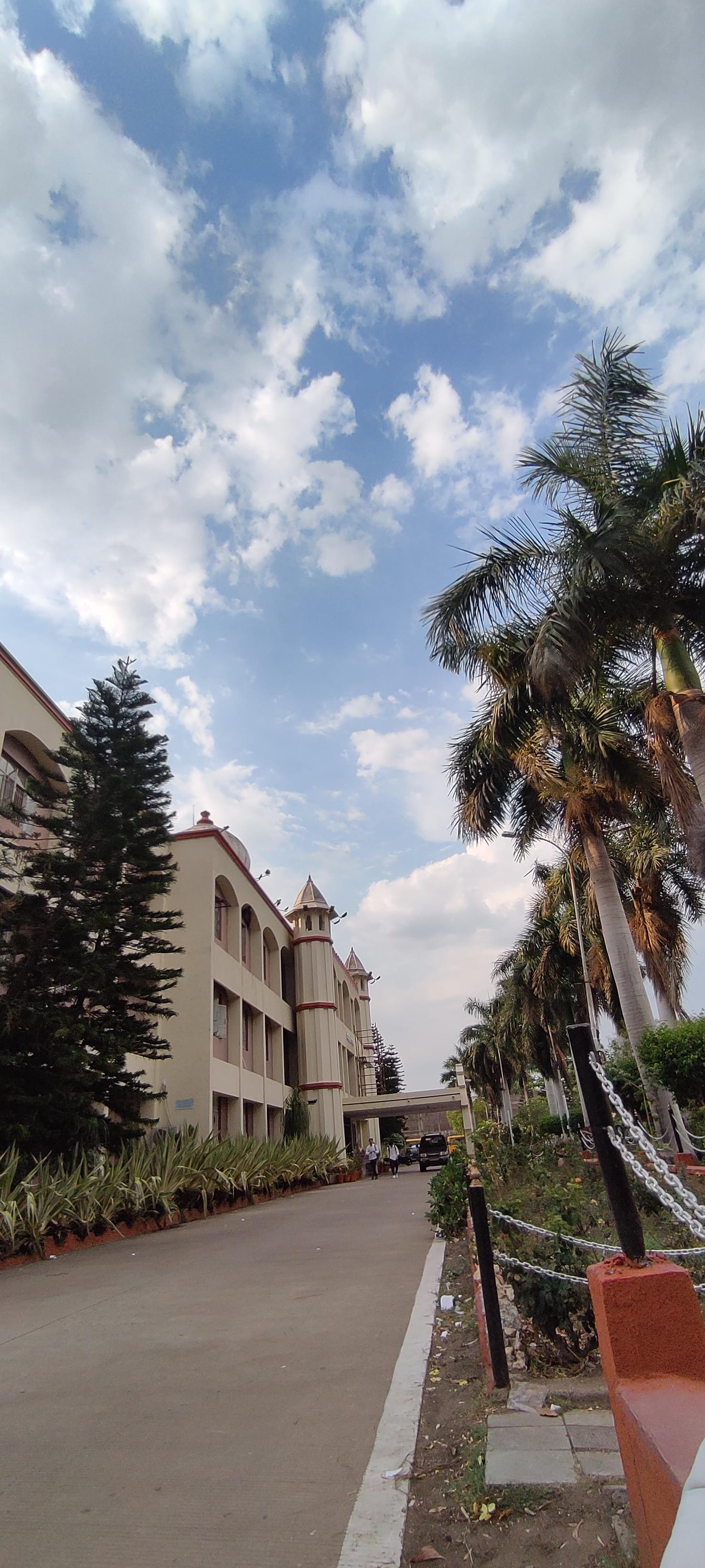 Shri Vaishnav Vidyapeeth Vishwavidyalaya Campus photo 6