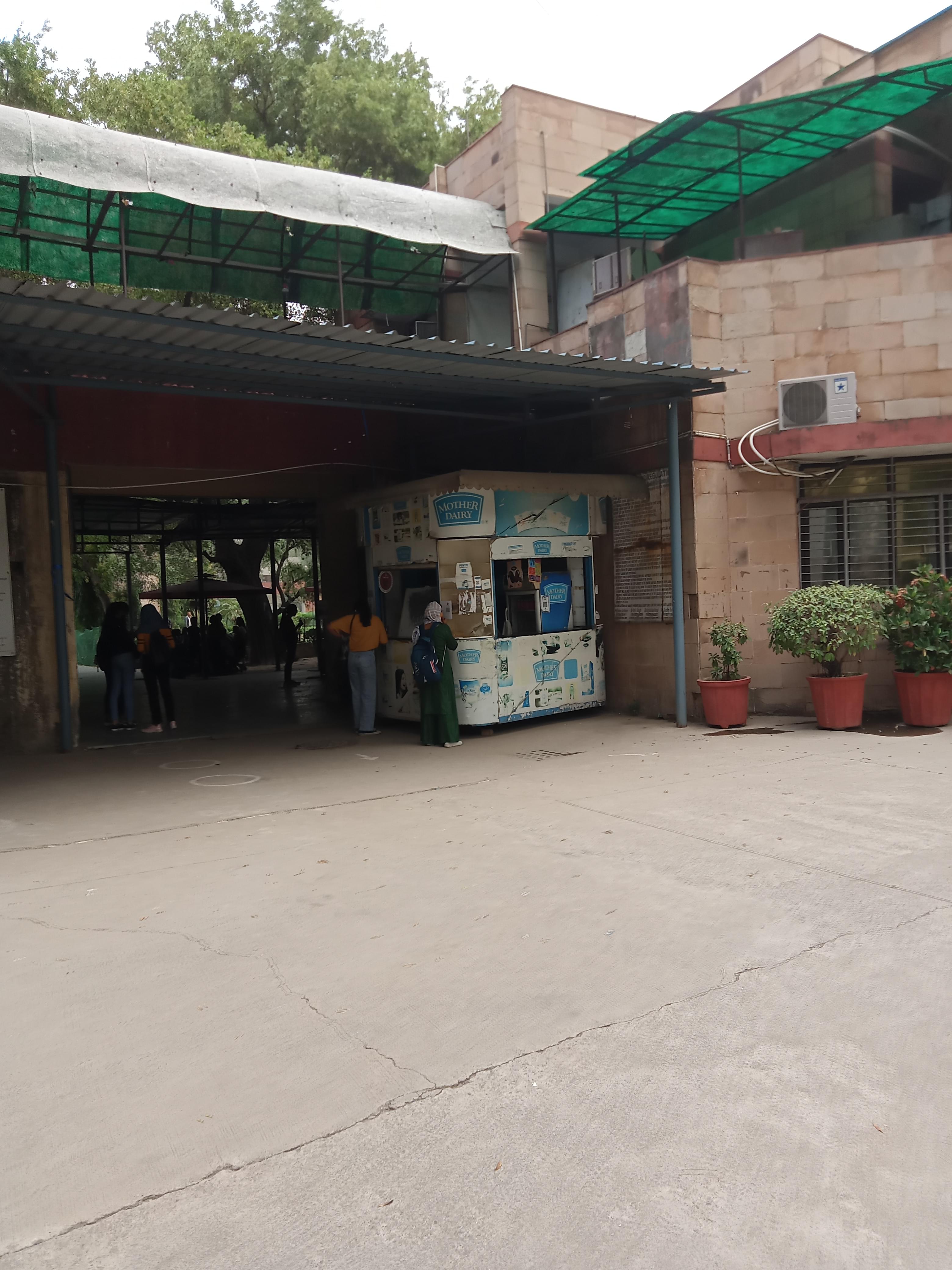 Kalindi College Campus photo (4) by Sneha Meena