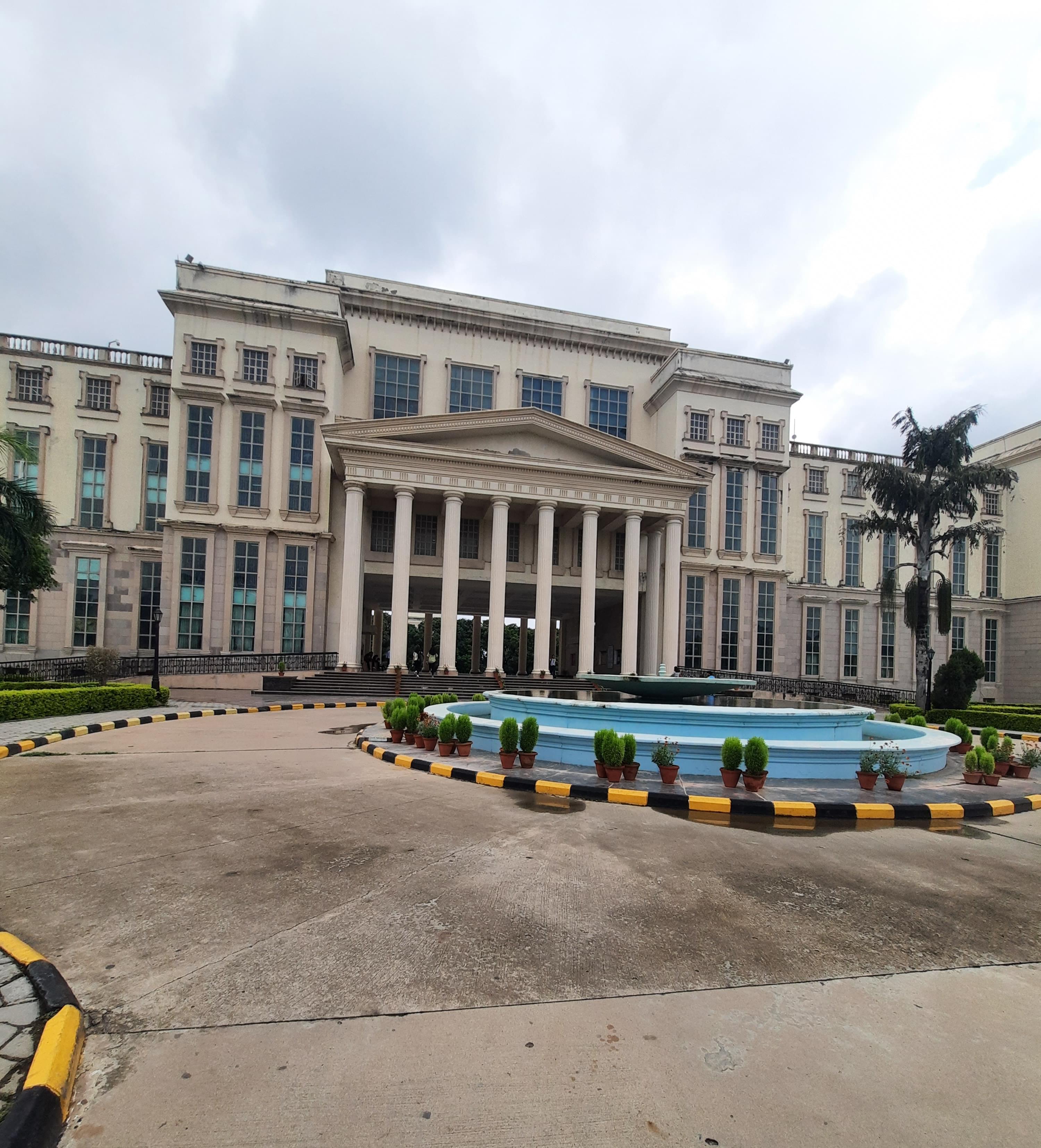Amity University Lucknow Infrastructure & Academic Building photo 3