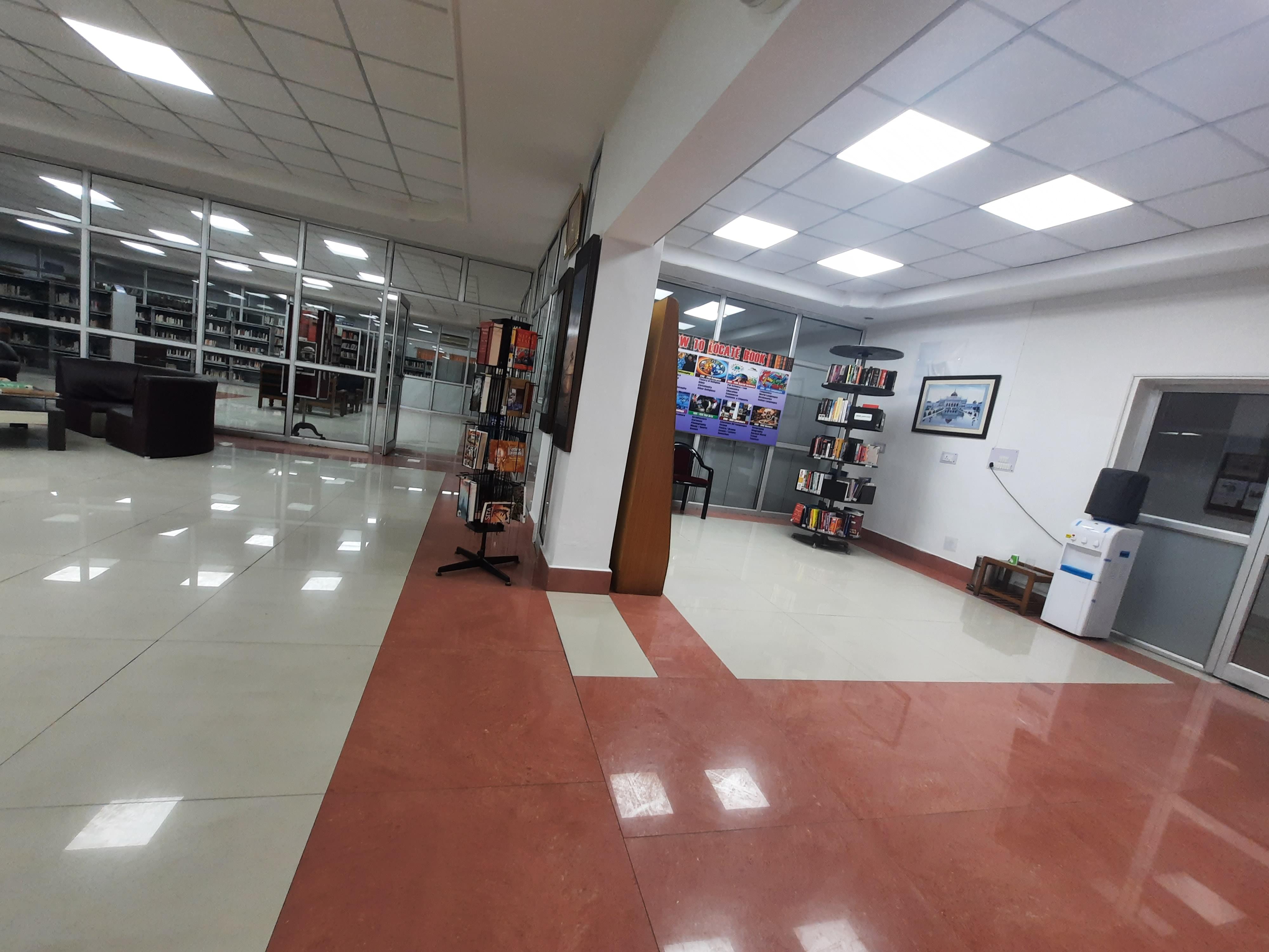 Amity University Lucknow Infrastructure & Academic Building photo 2